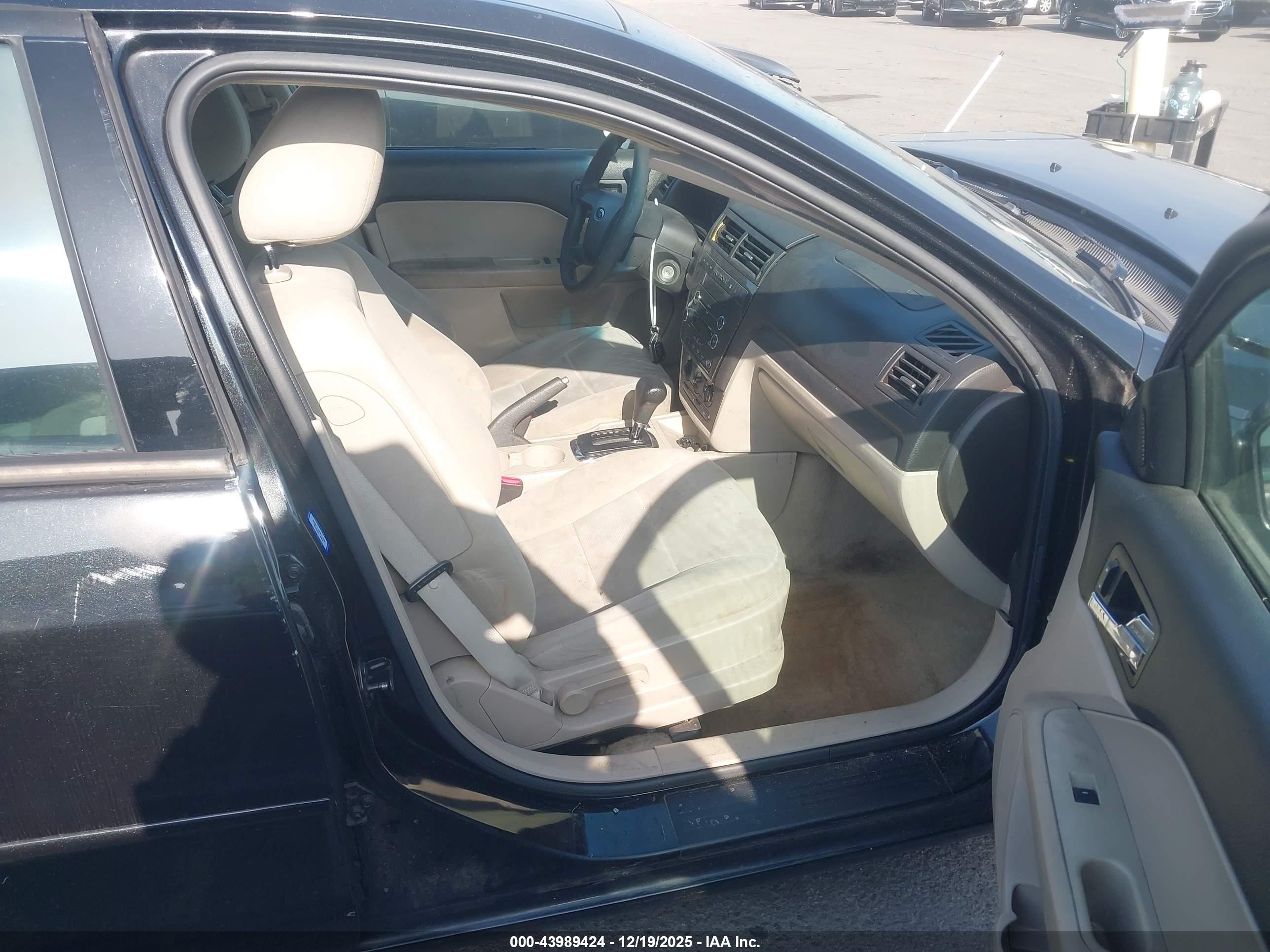 FORD FUSION image 5
