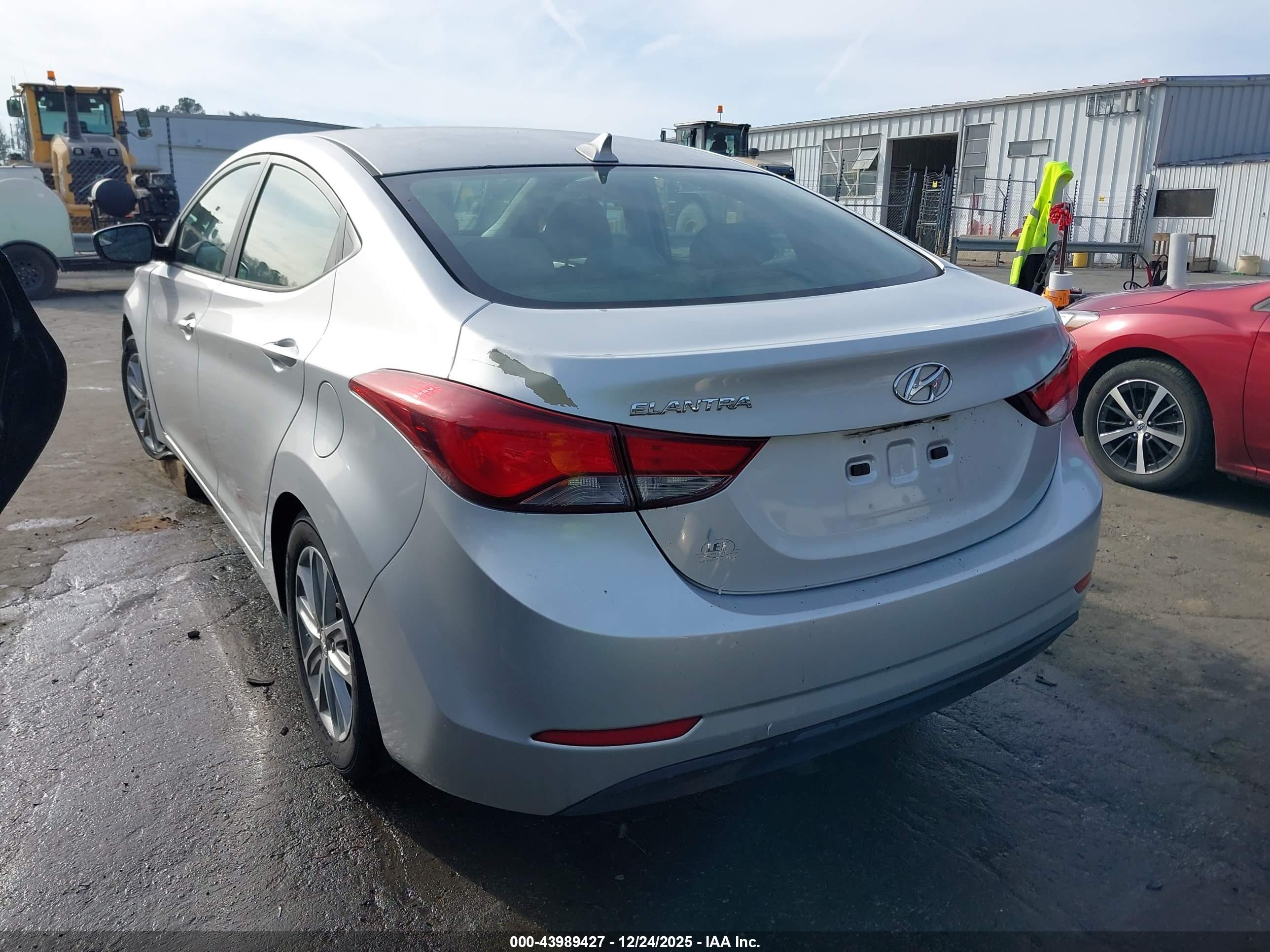 HYUNDAI ELANTRA image 3
