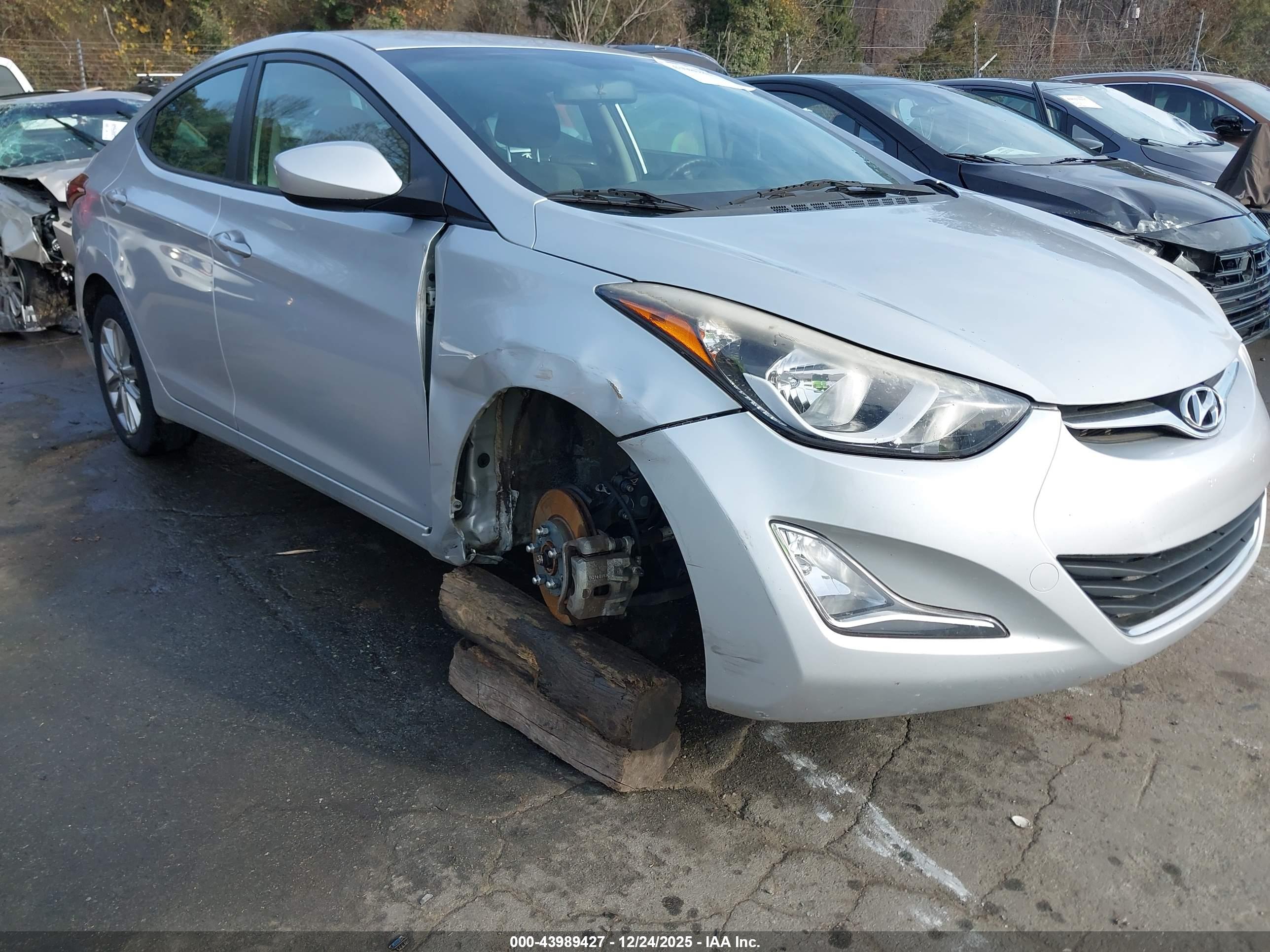 HYUNDAI ELANTRA image 6