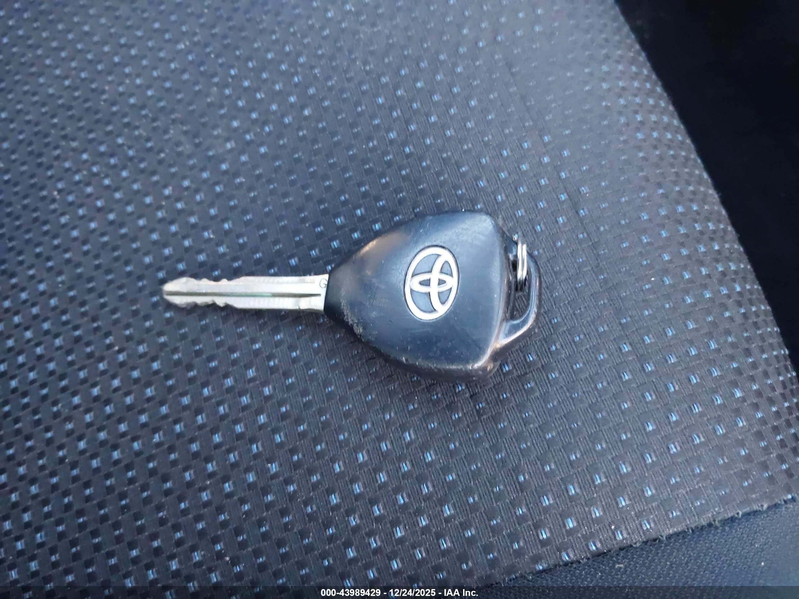 TOYOTA COROLLA image 11