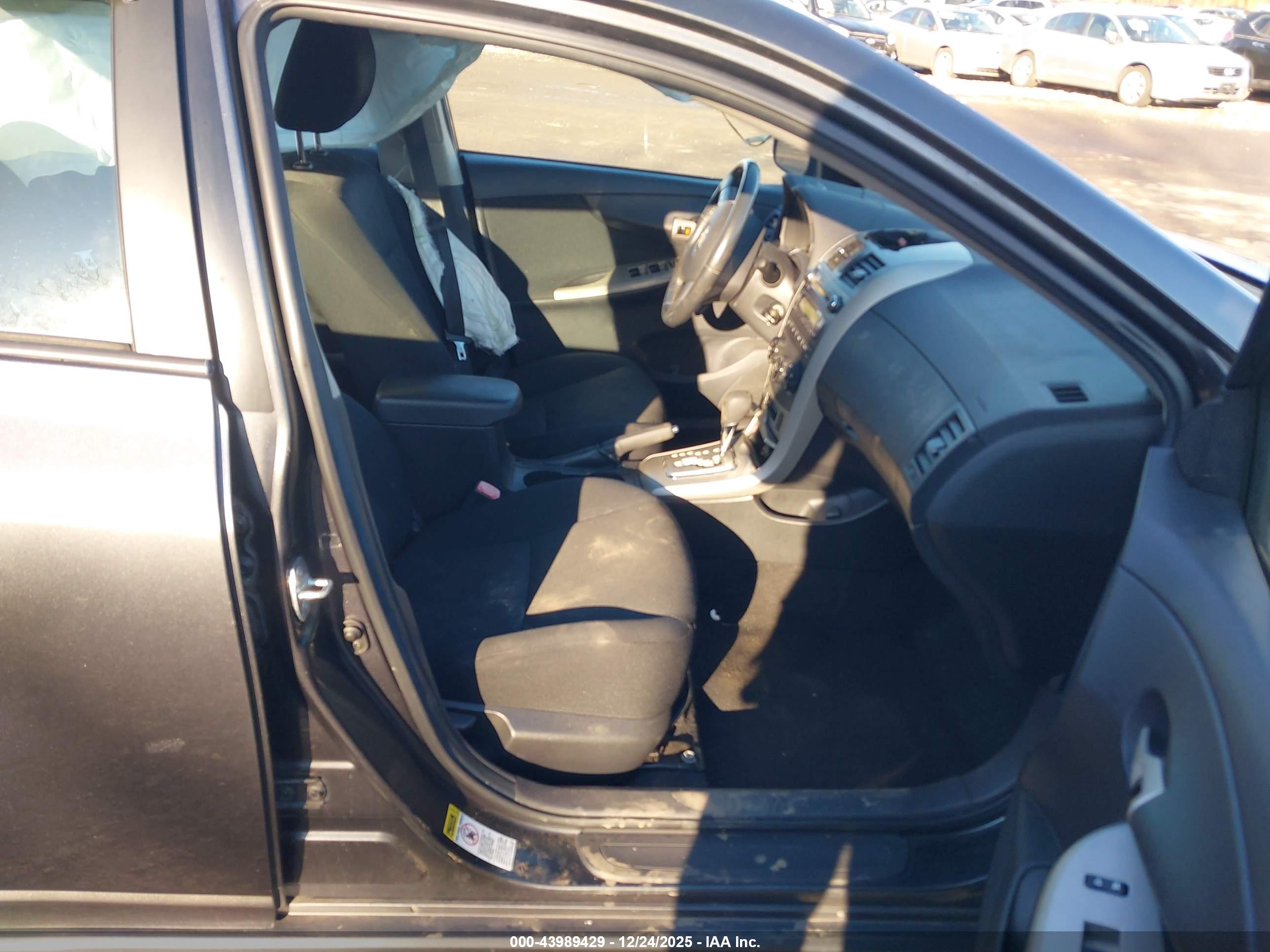 TOYOTA COROLLA image 5