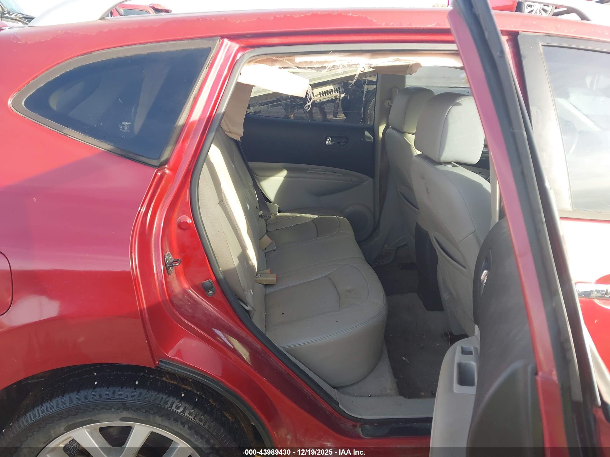NISSAN ROGUE image 8
