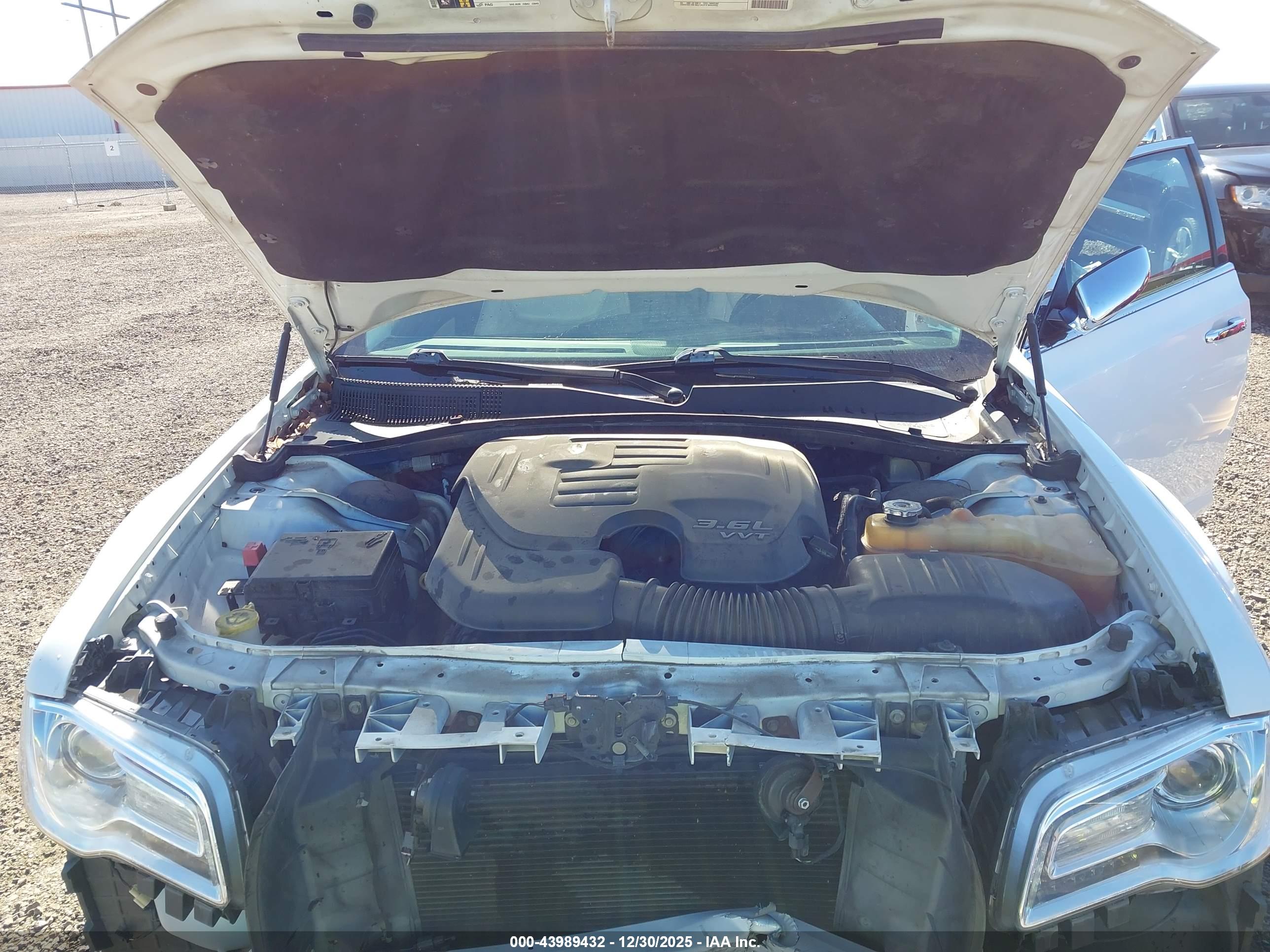 CHRYSLER 300C image 10