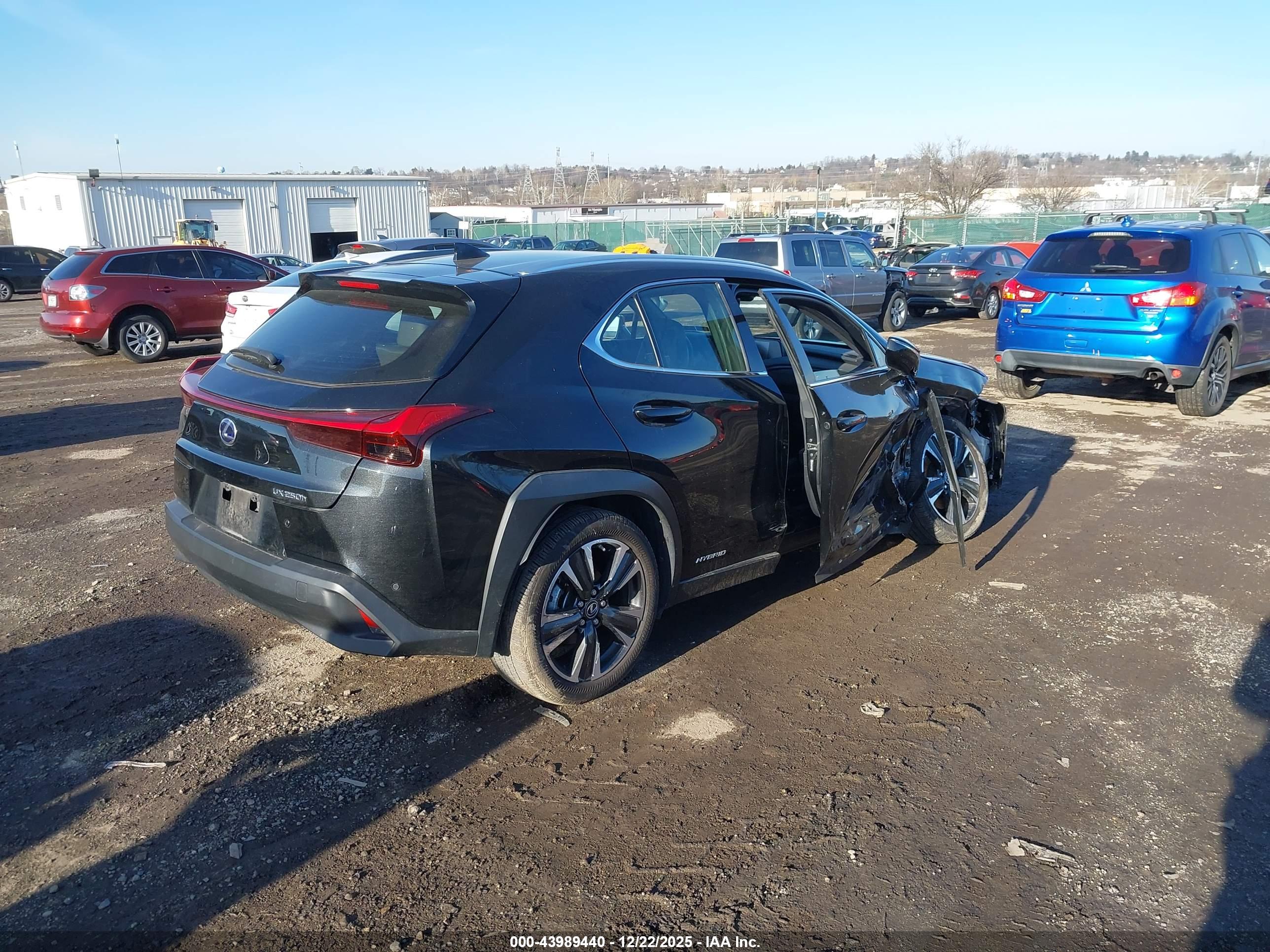 LEXUS UX image 4