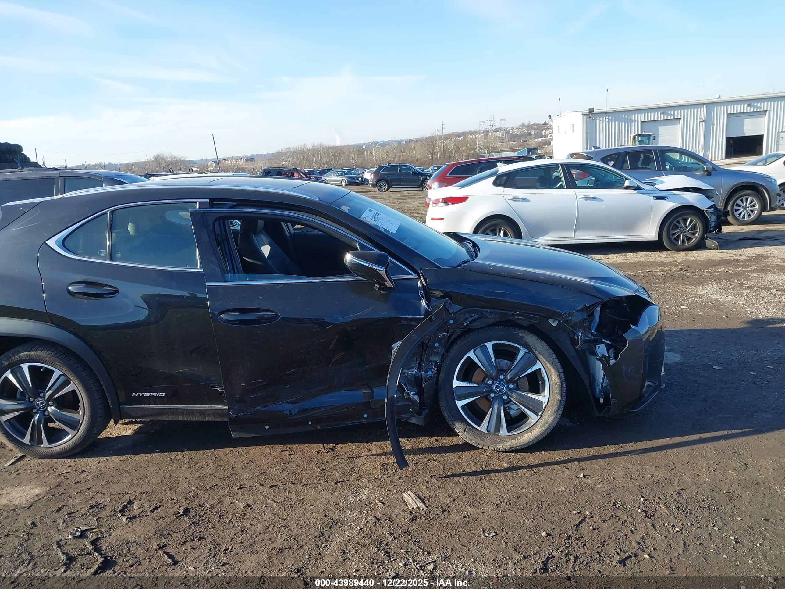 LEXUS UX image 6
