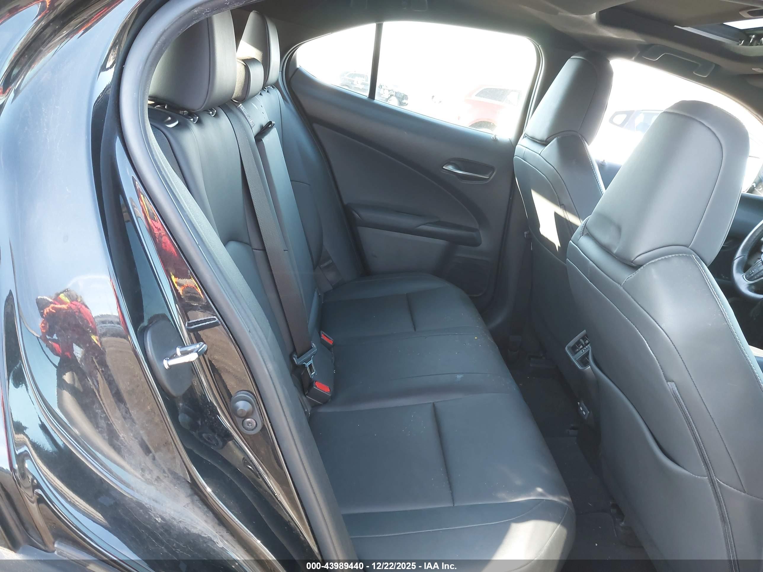 LEXUS UX image 8