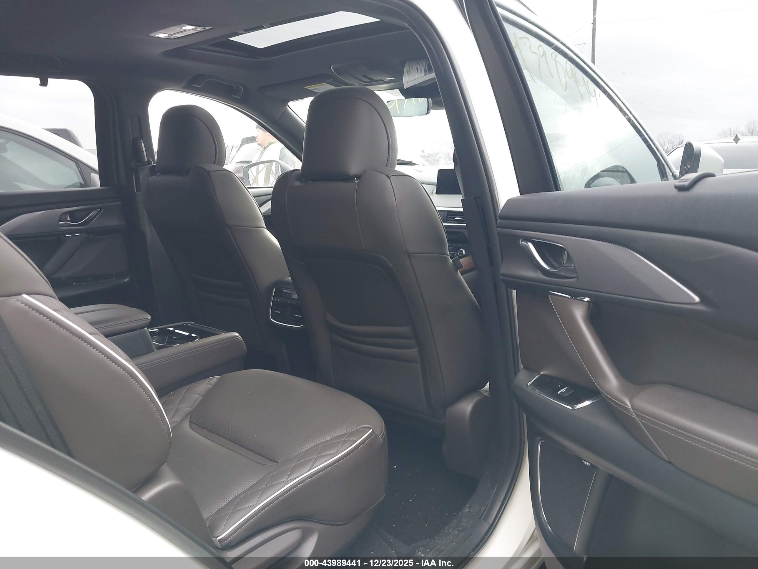 MAZDA CX-9 image 8