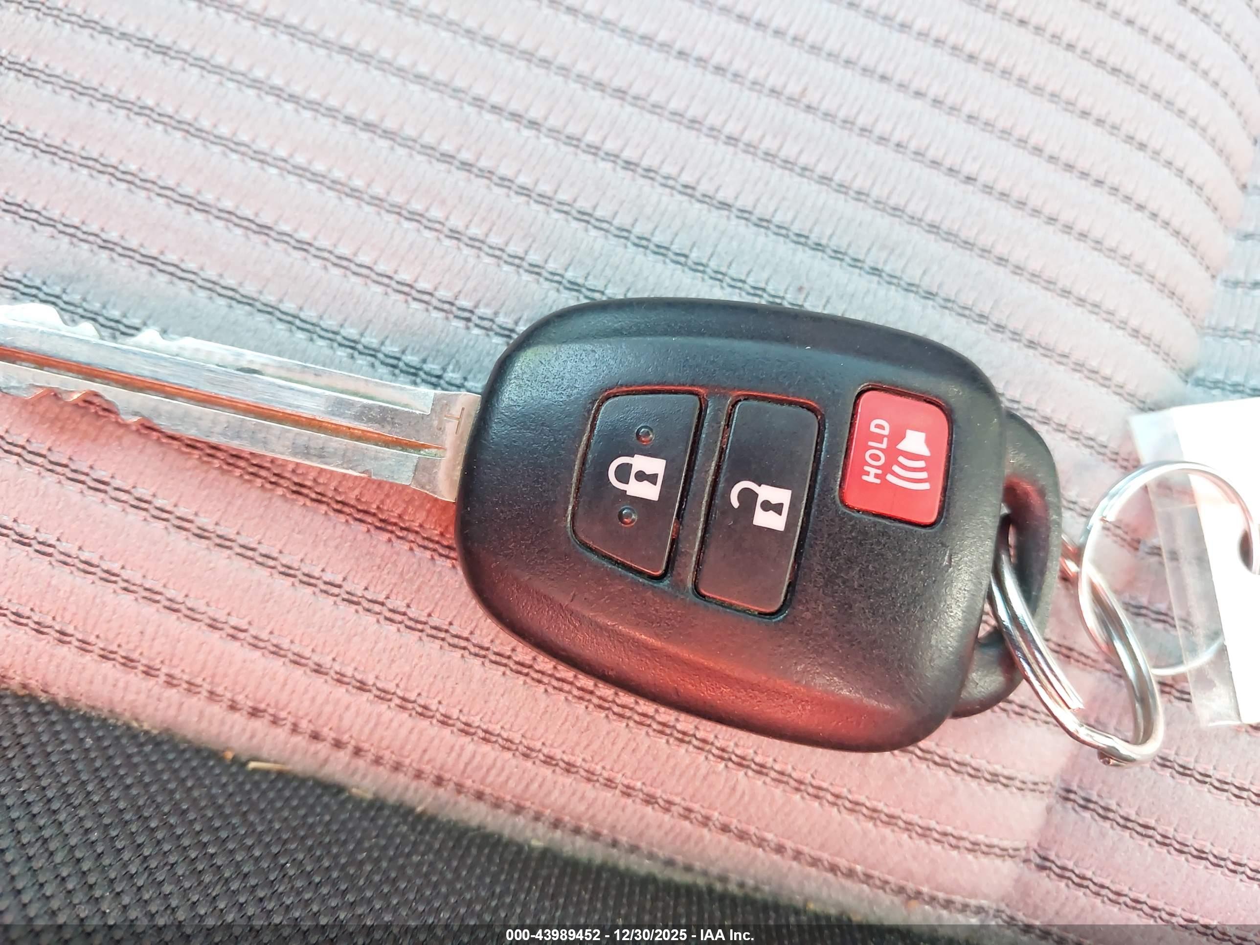 TOYOTA RAV4 image 11