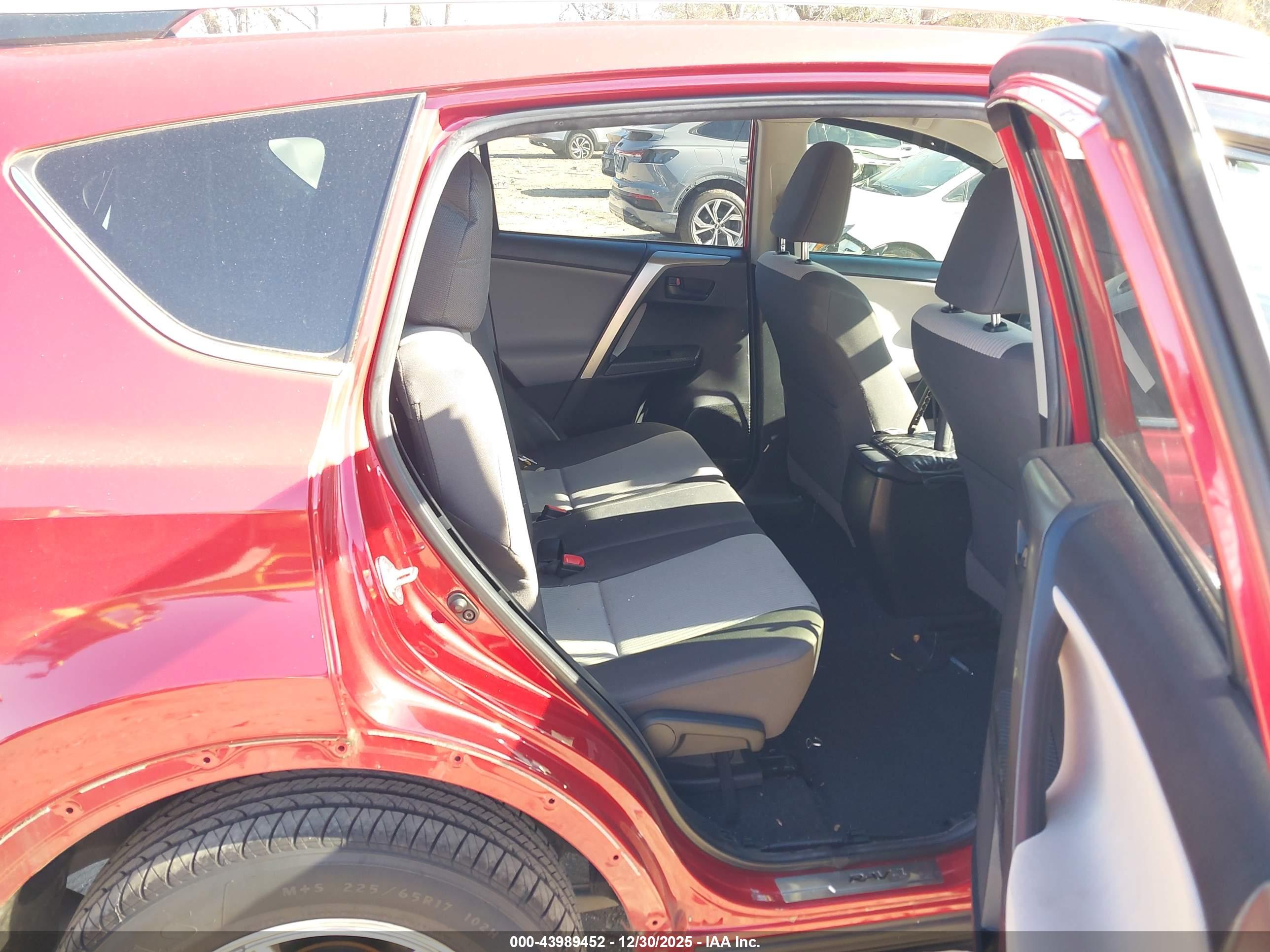 TOYOTA RAV4 image 8