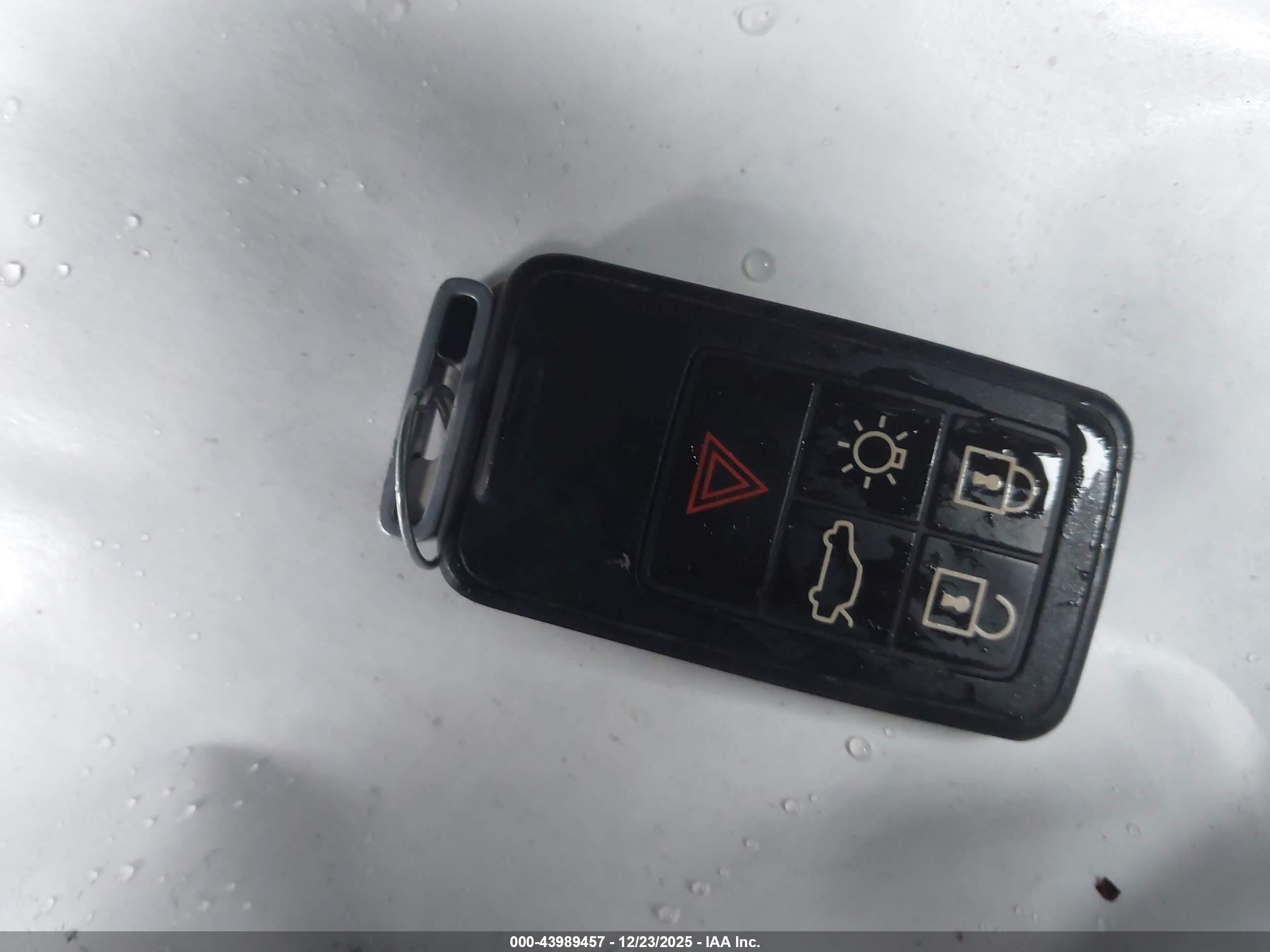 VOLVO S60 image 11