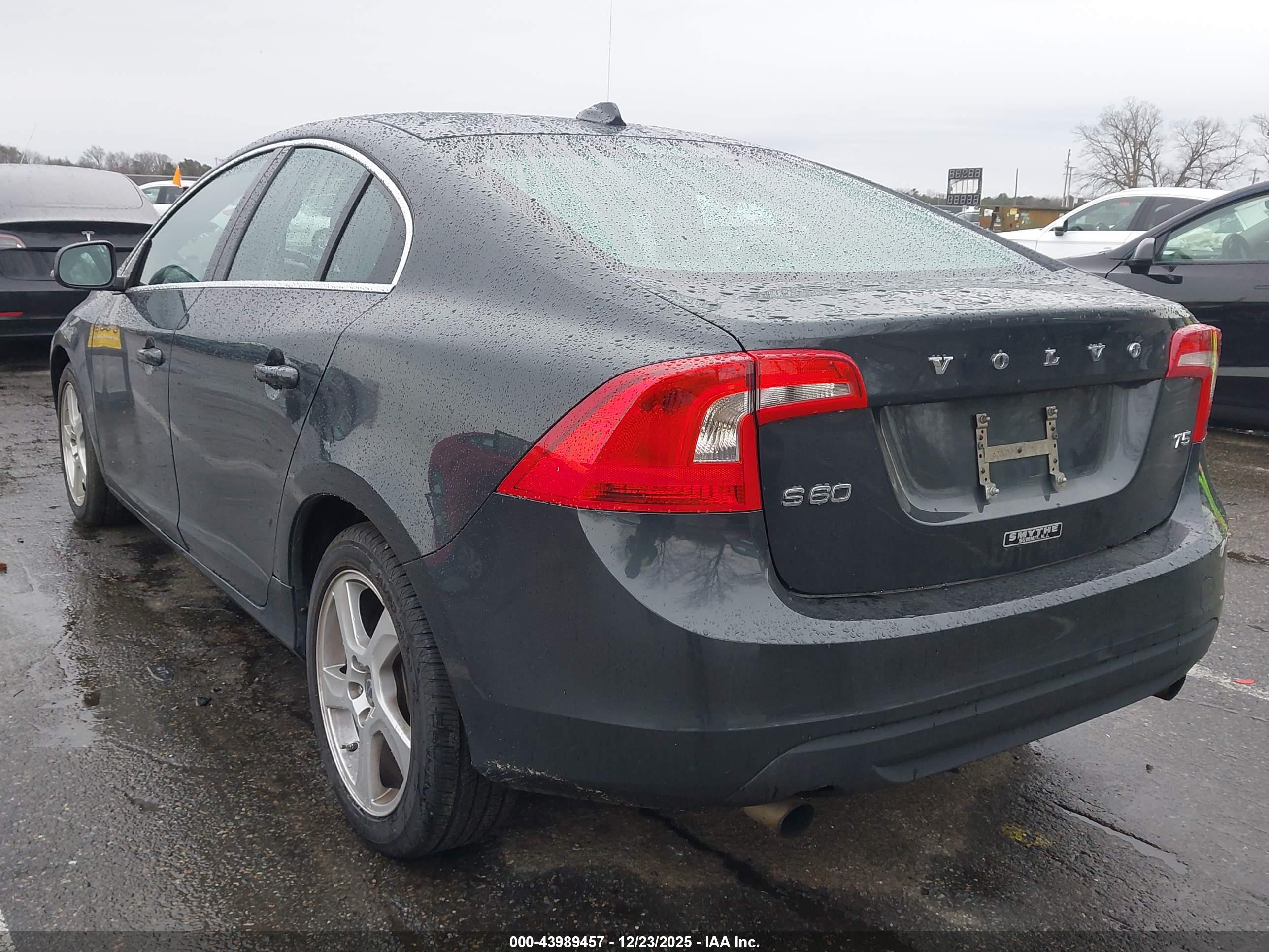 VOLVO S60 image 3