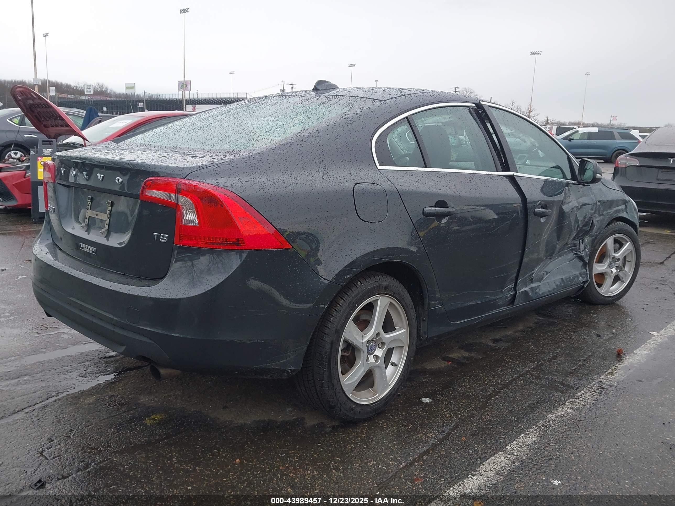 VOLVO S60 image 4