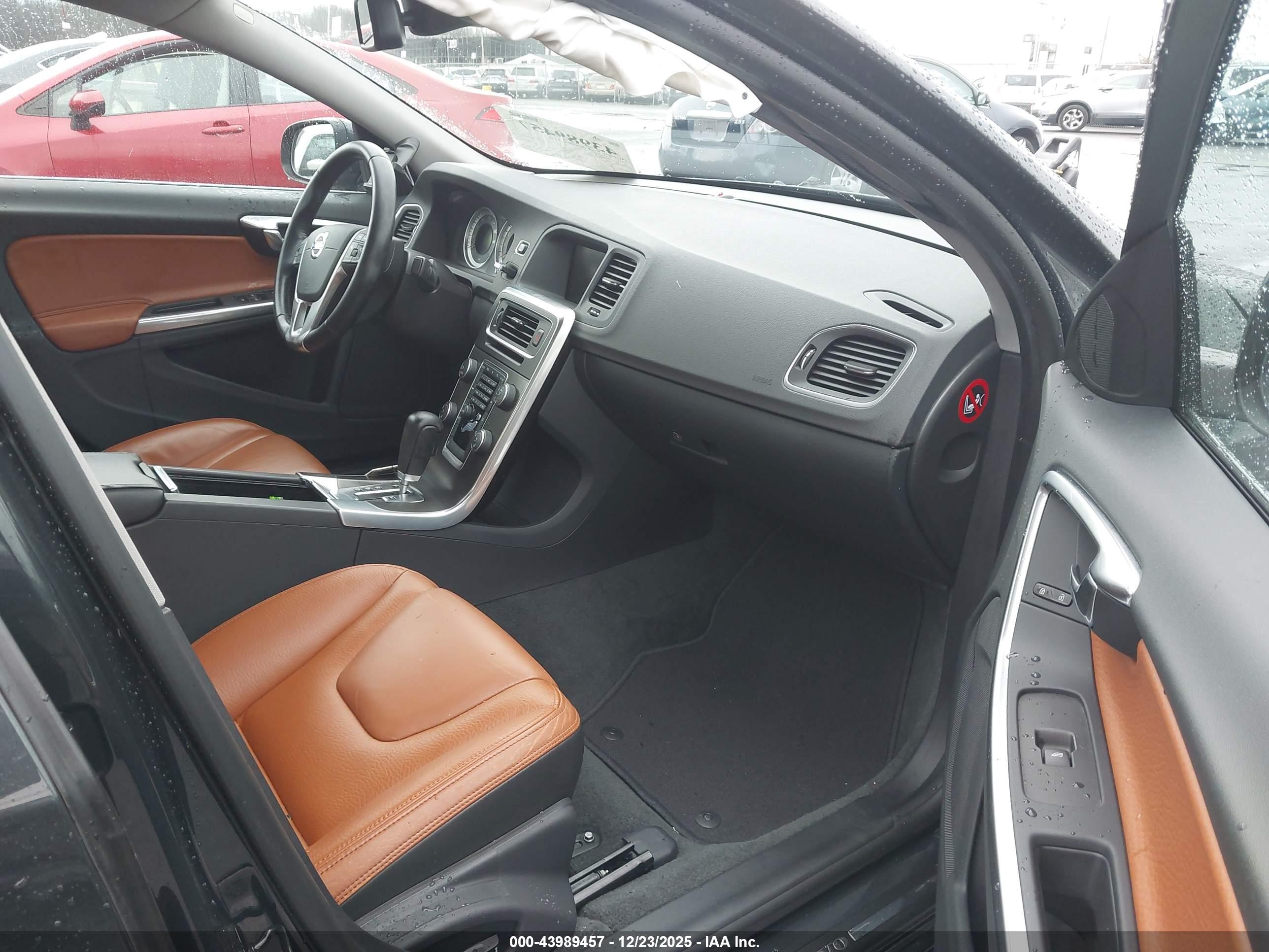 VOLVO S60 image 5