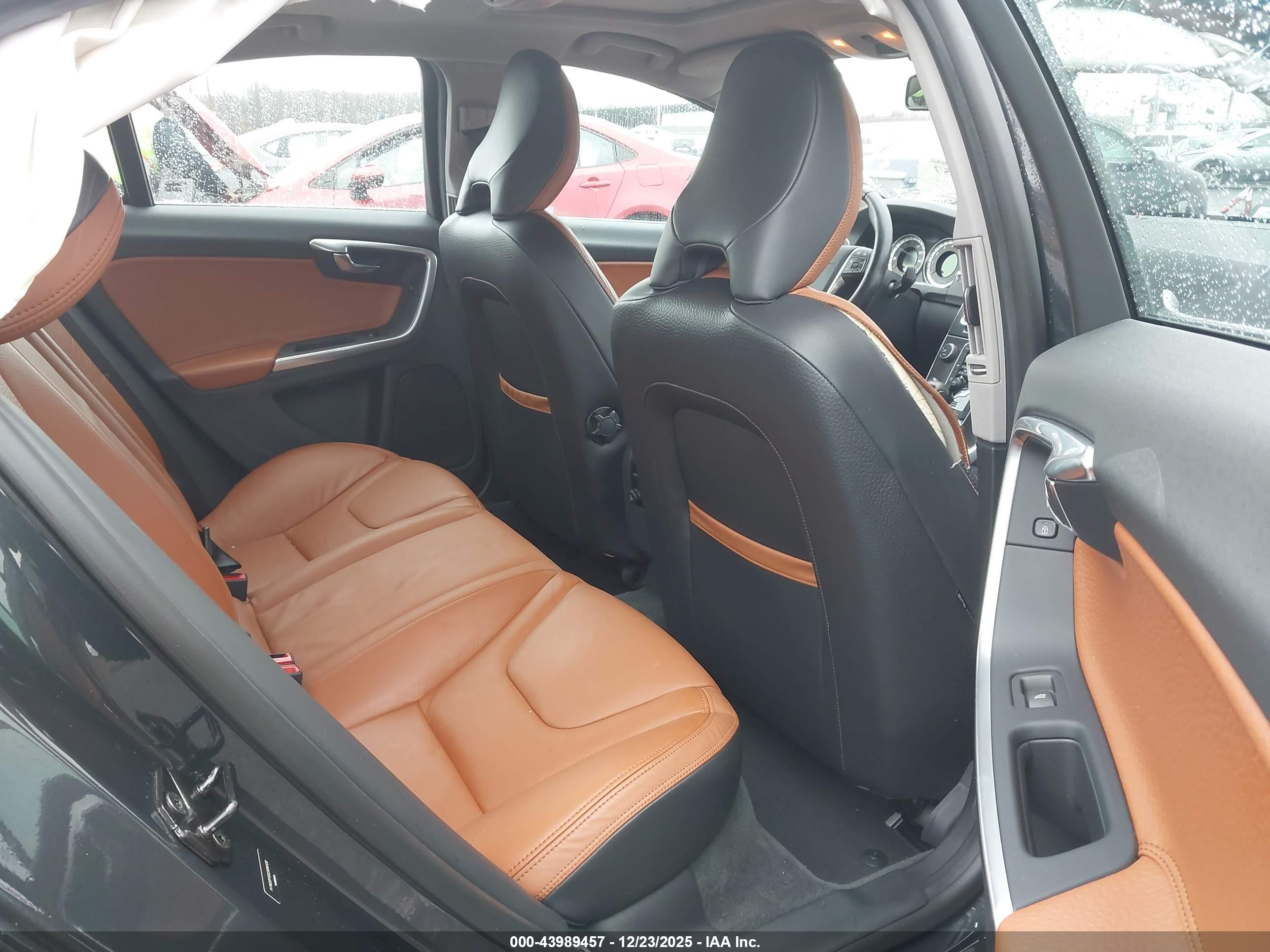 VOLVO S60 image 8