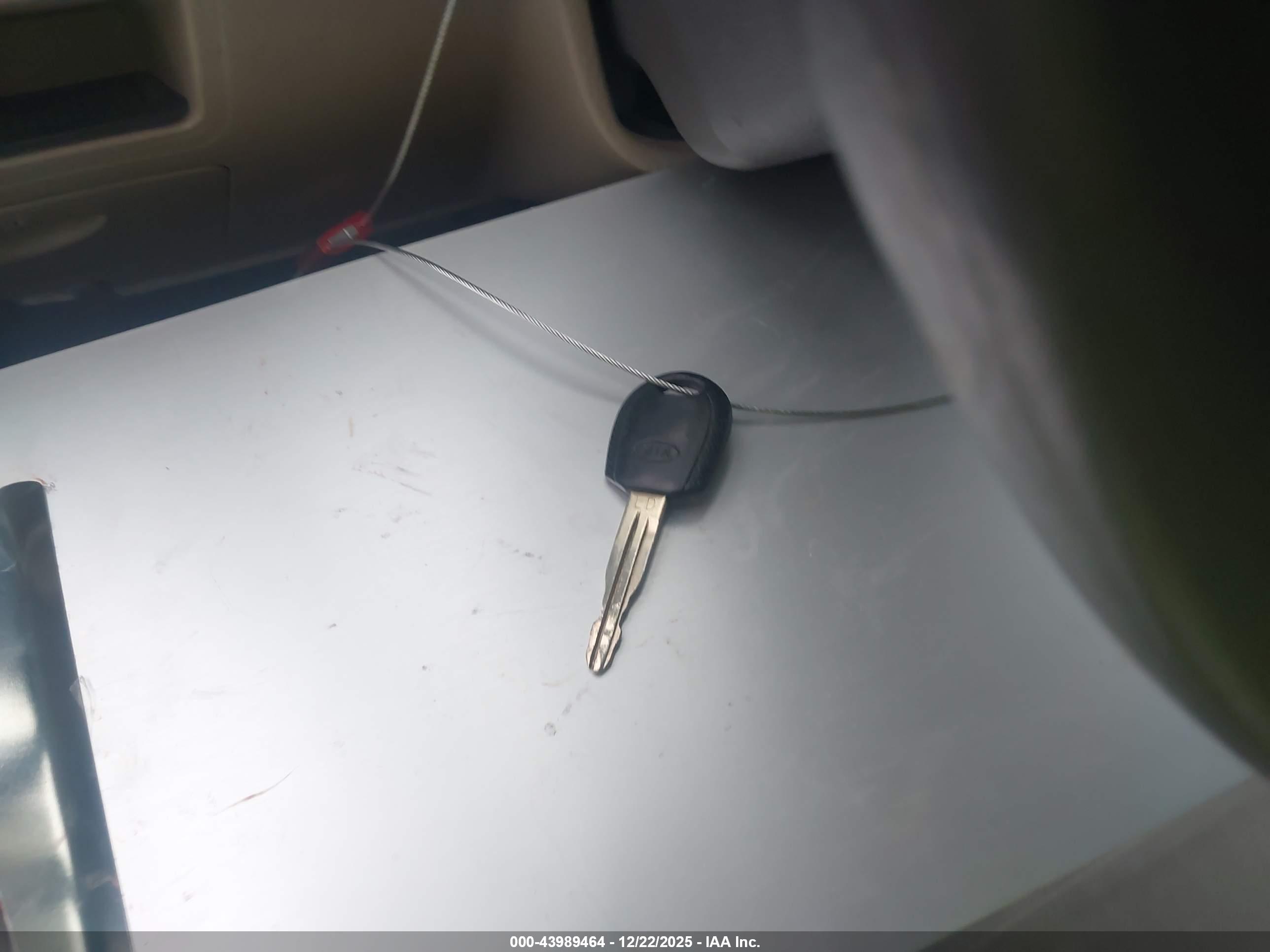 KIA SPECTRA image 11