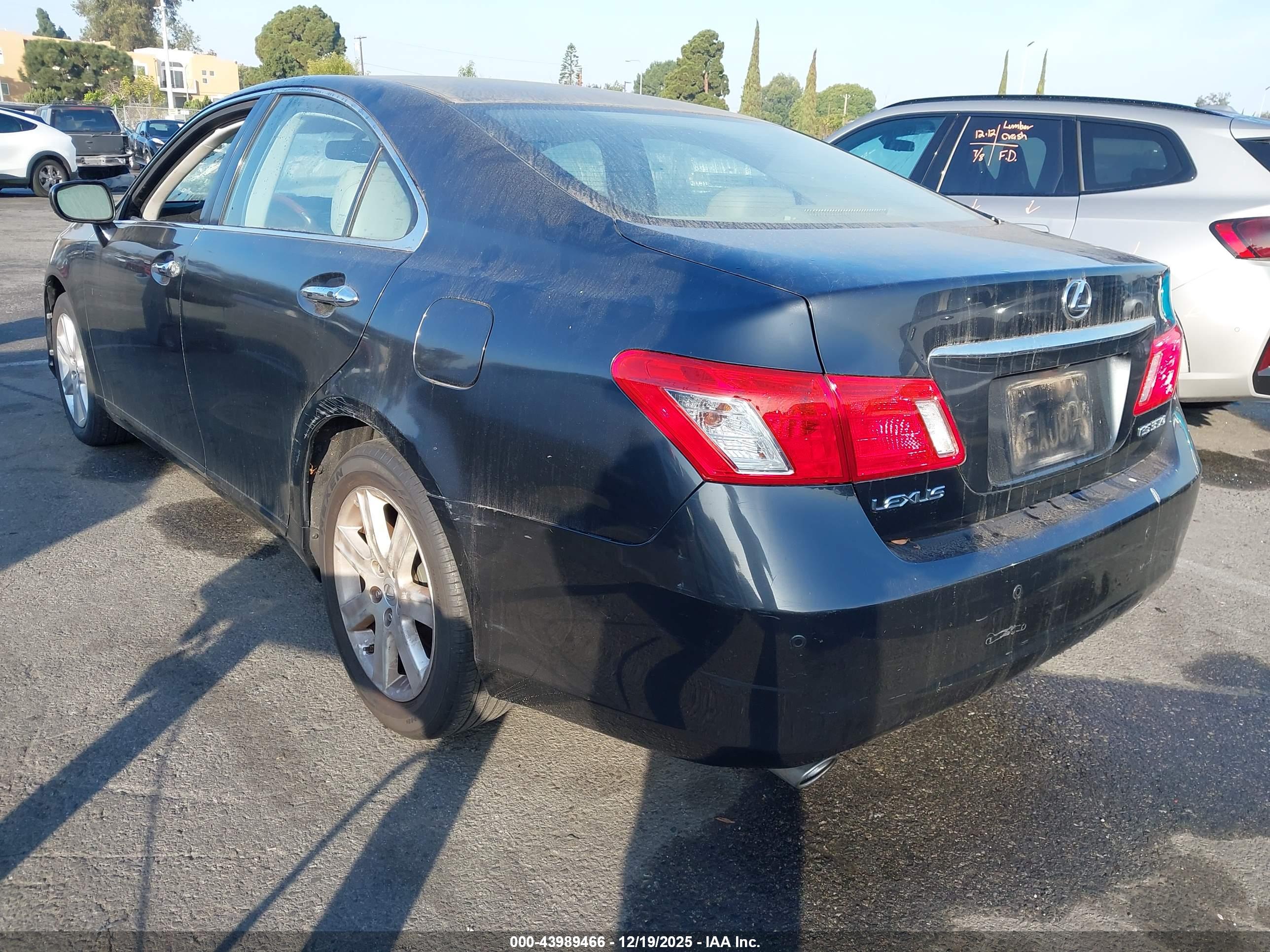 LEXUS ES image 3