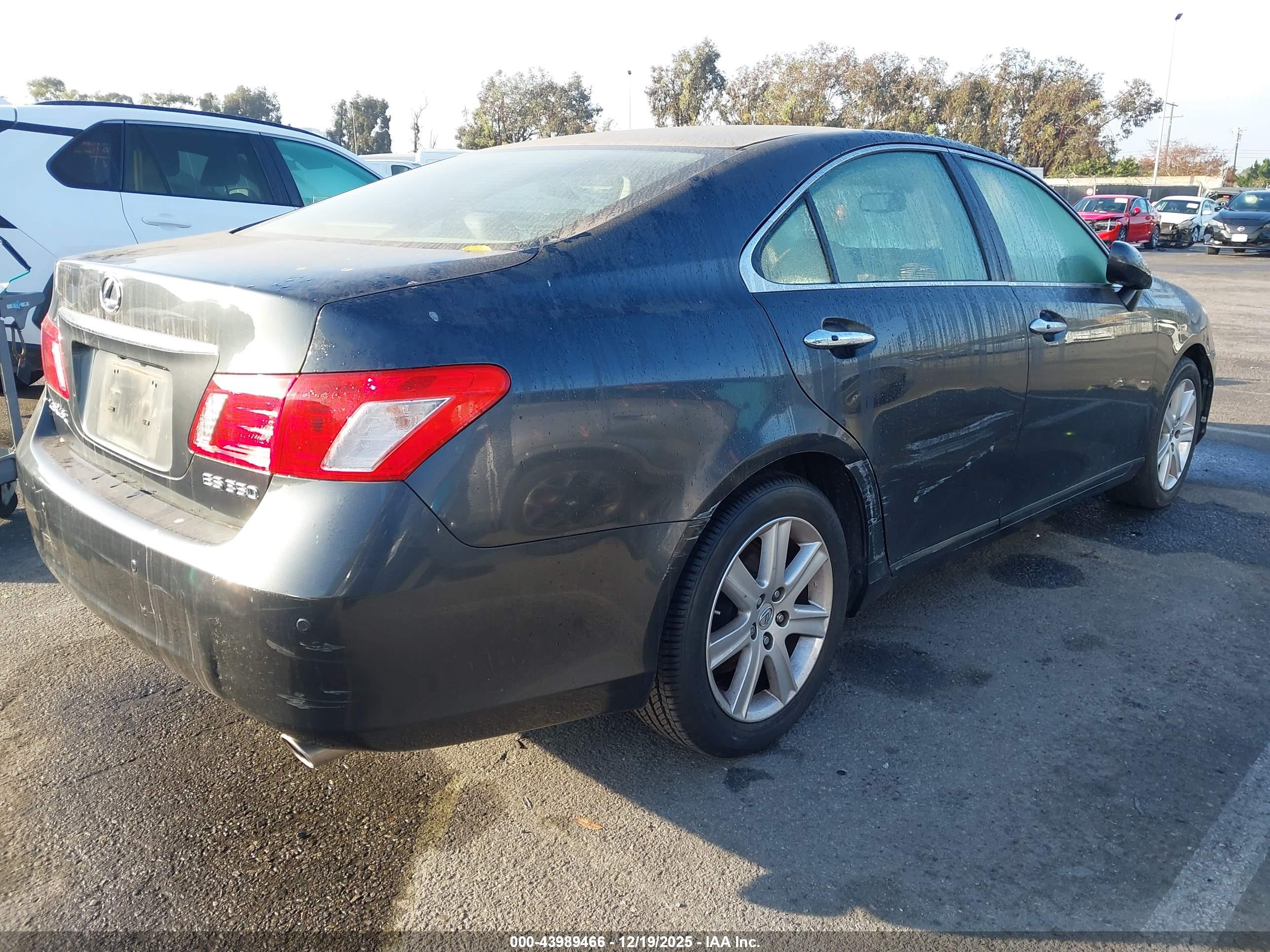 LEXUS ES image 4