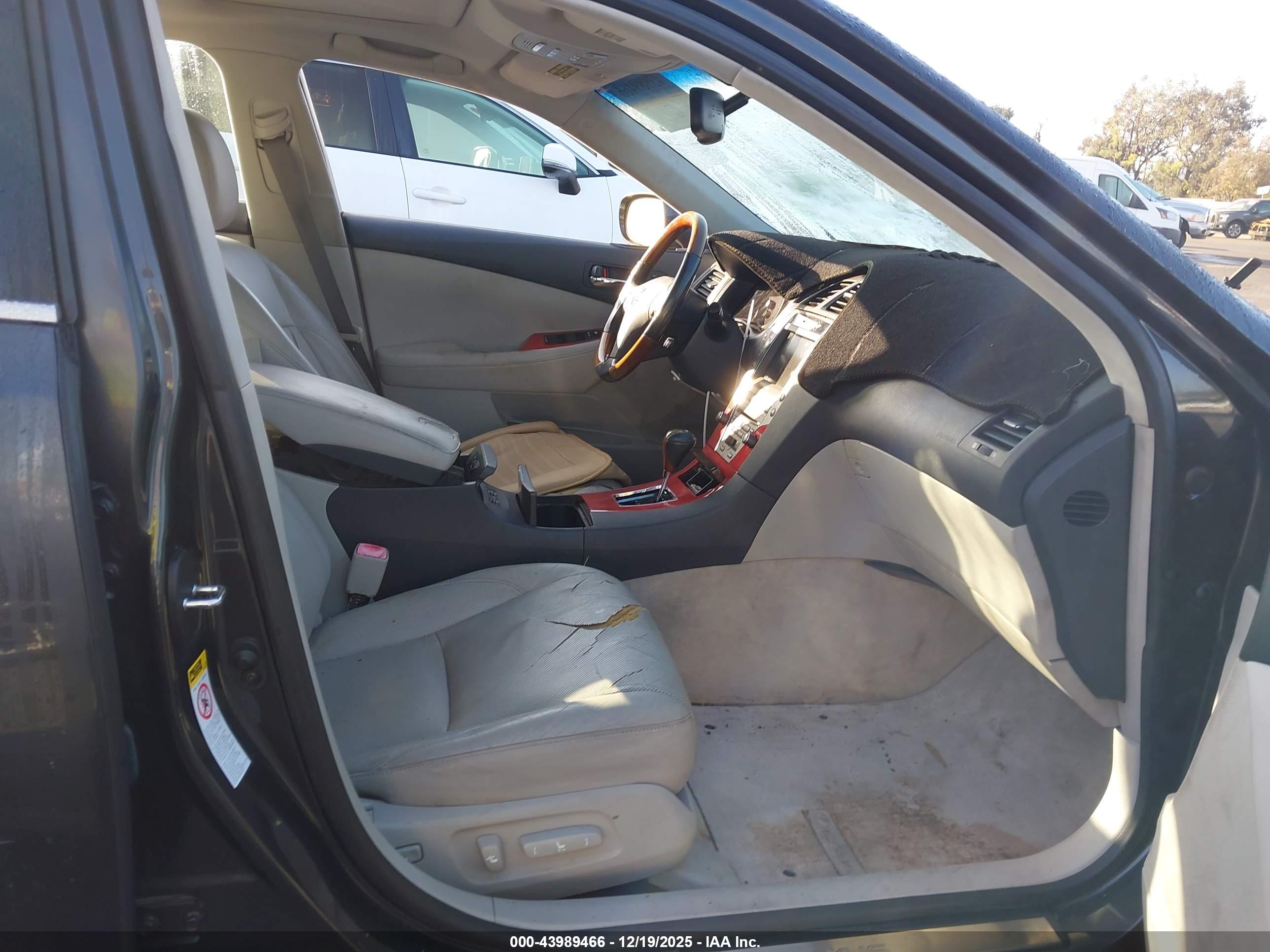 LEXUS ES image 5