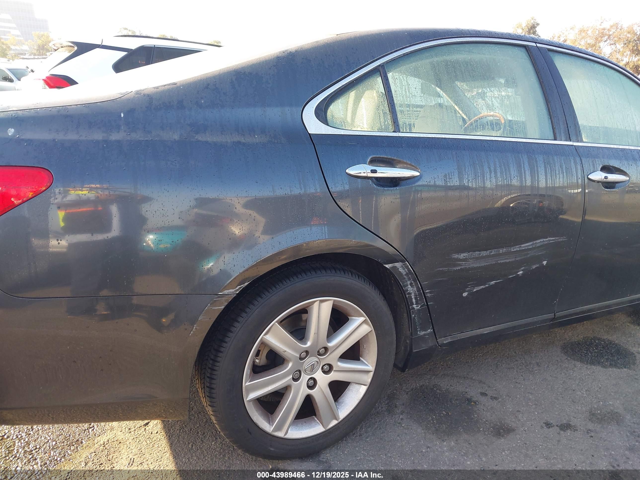 LEXUS ES image 6