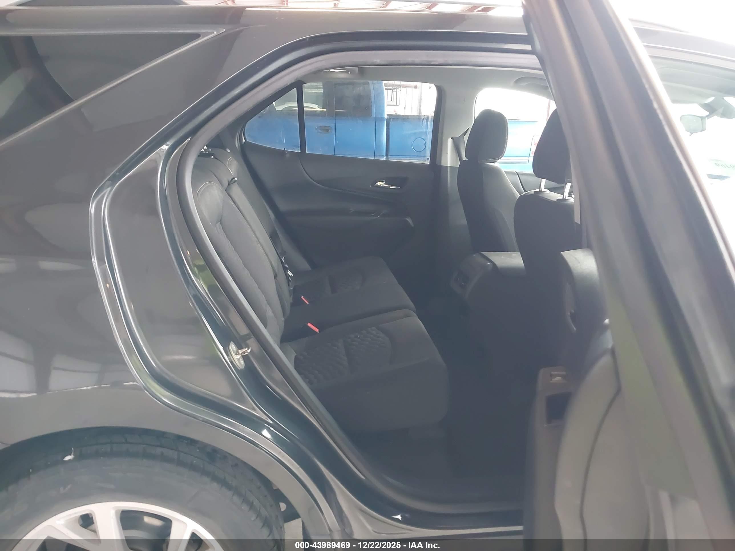 CHEVROLET EQUINOX image 8