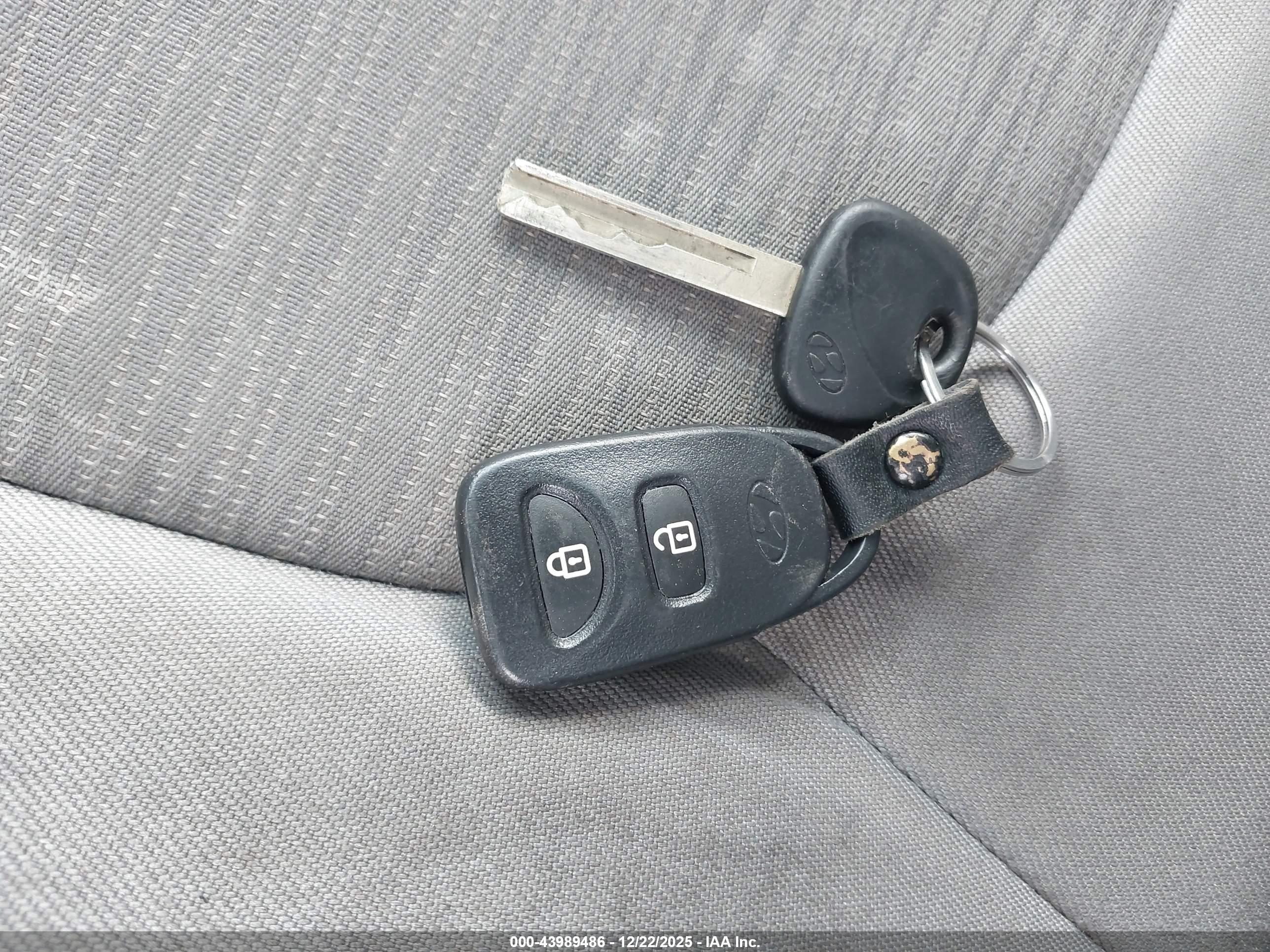 HYUNDAI ACCENT image 11