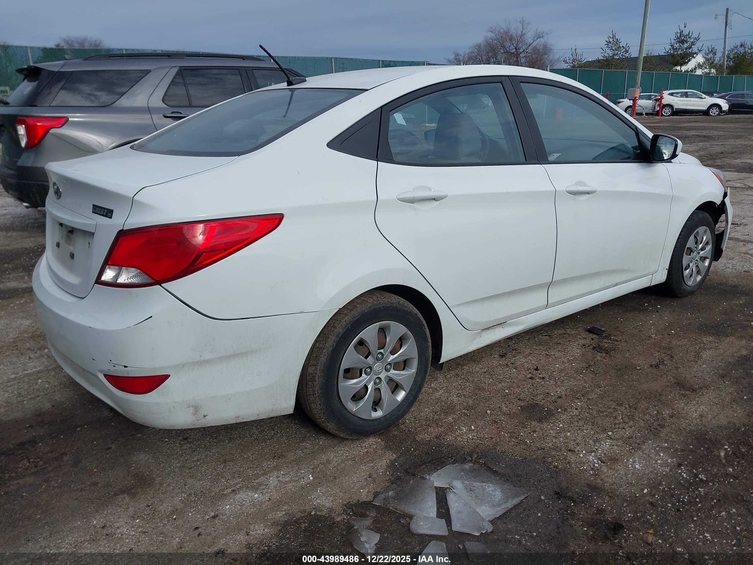 HYUNDAI ACCENT image 4