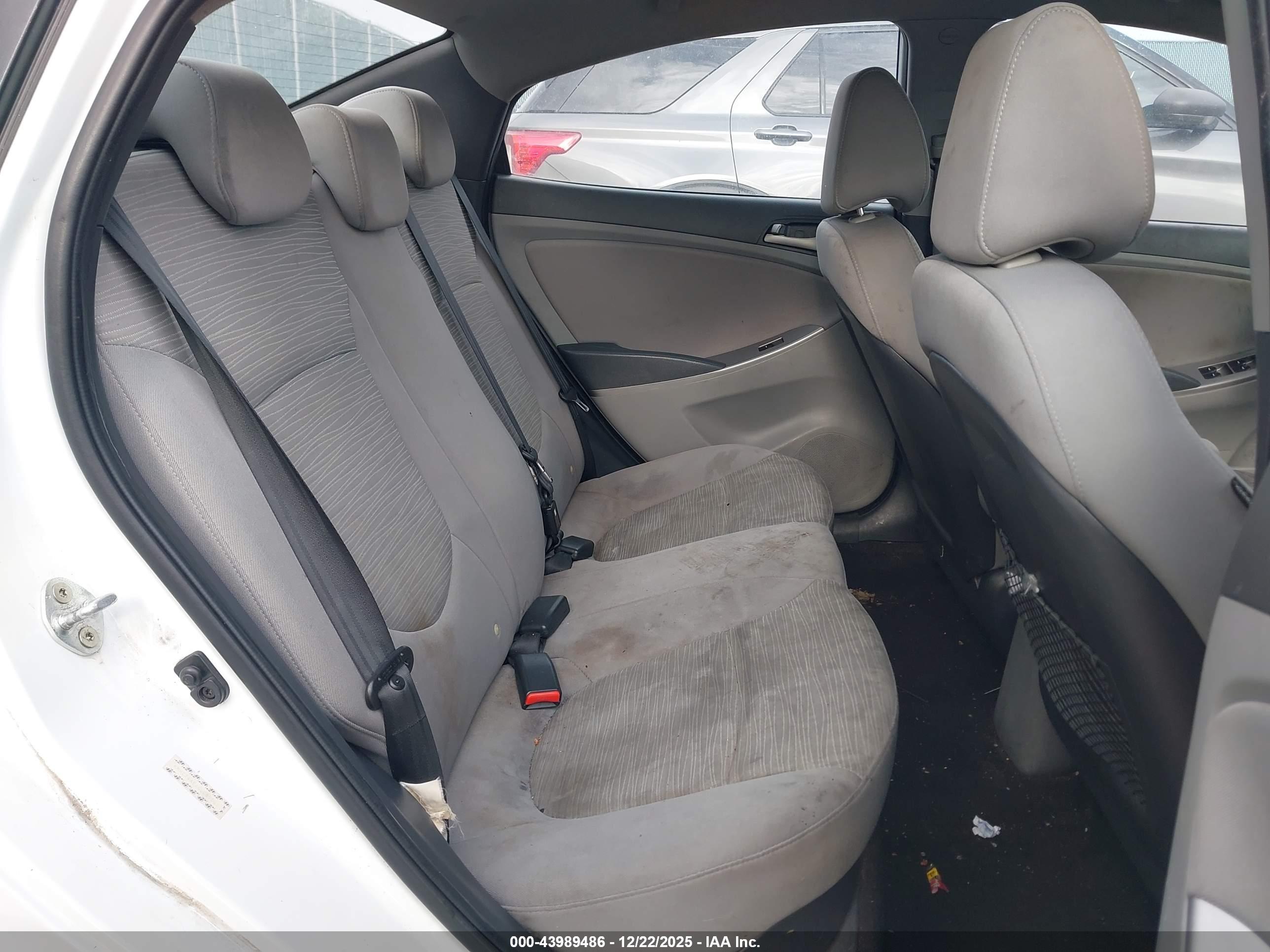 HYUNDAI ACCENT image 8