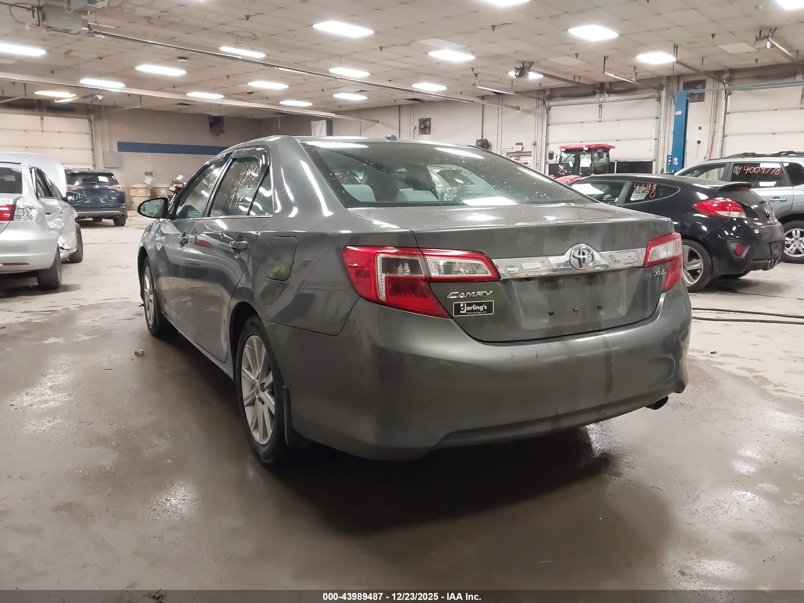 TOYOTA CAMRY image 3