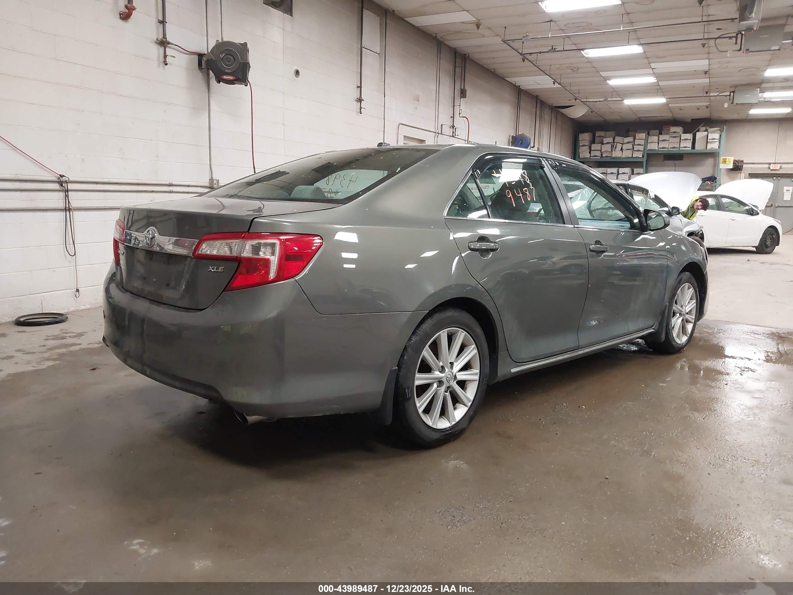 TOYOTA CAMRY image 4