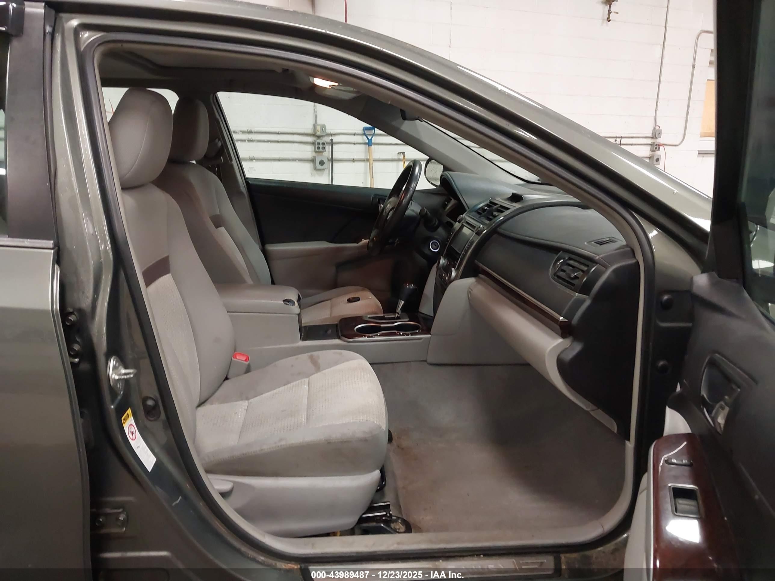 TOYOTA CAMRY image 5