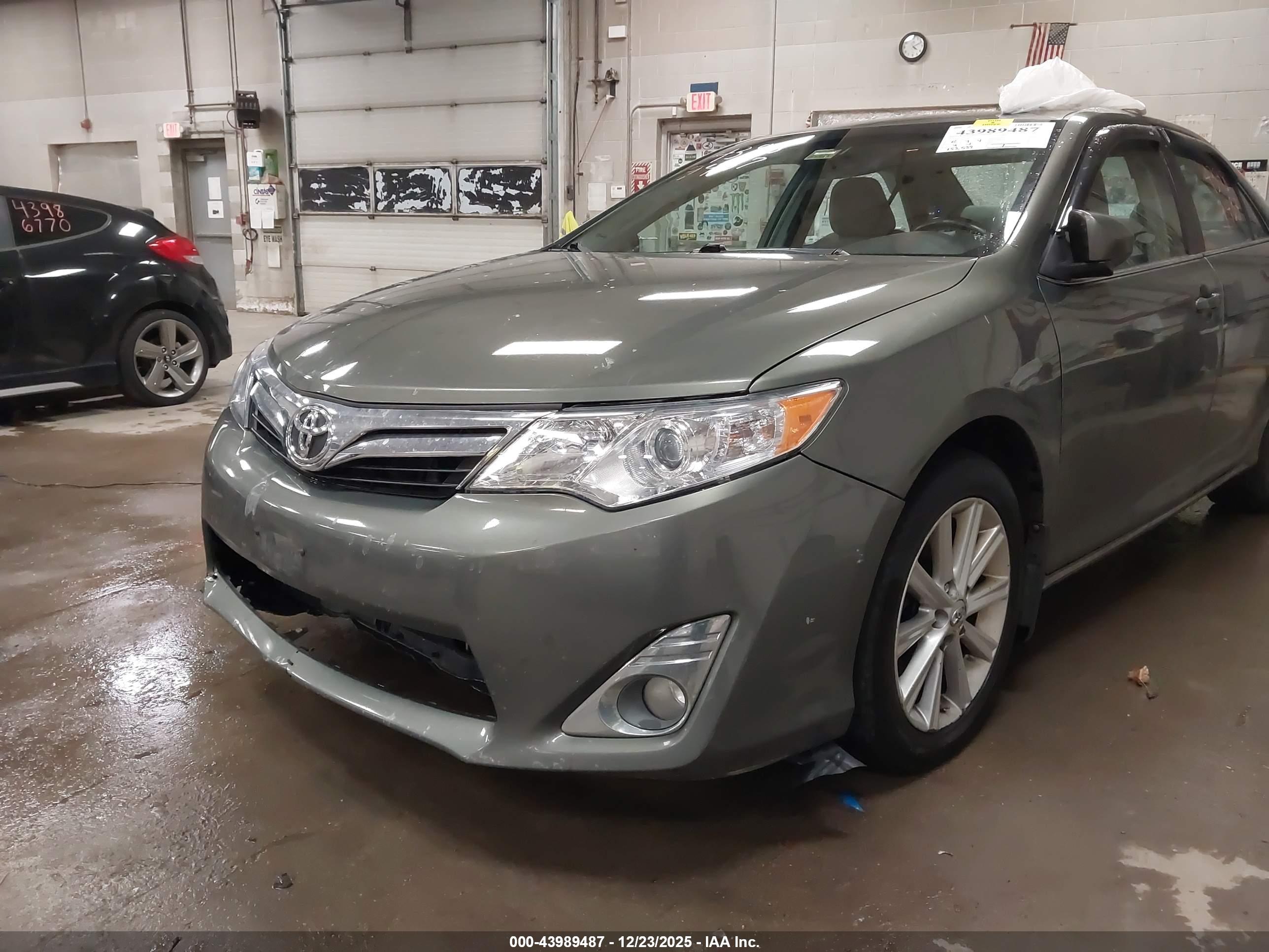 TOYOTA CAMRY image 6