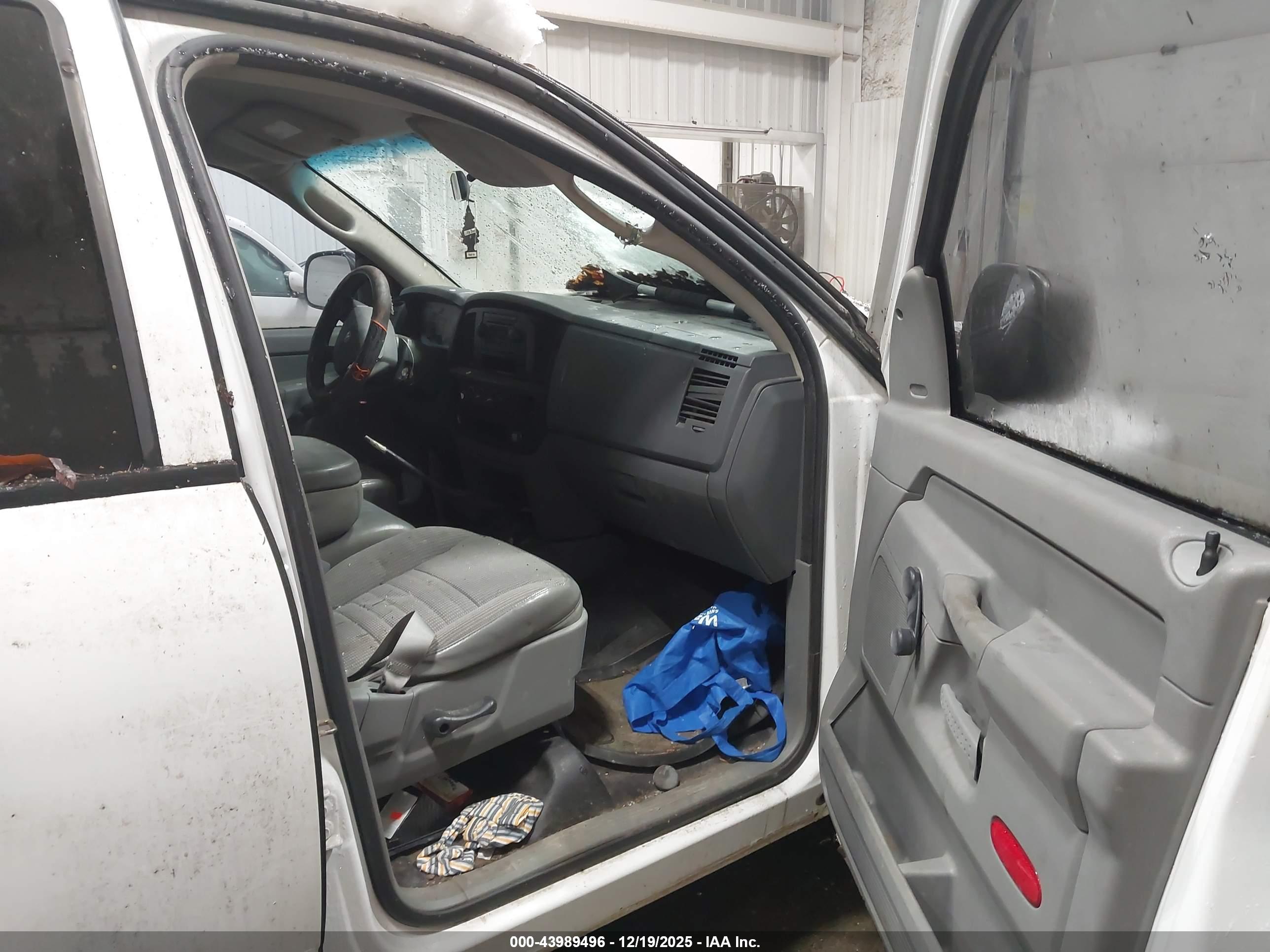 DODGE RAM image 5