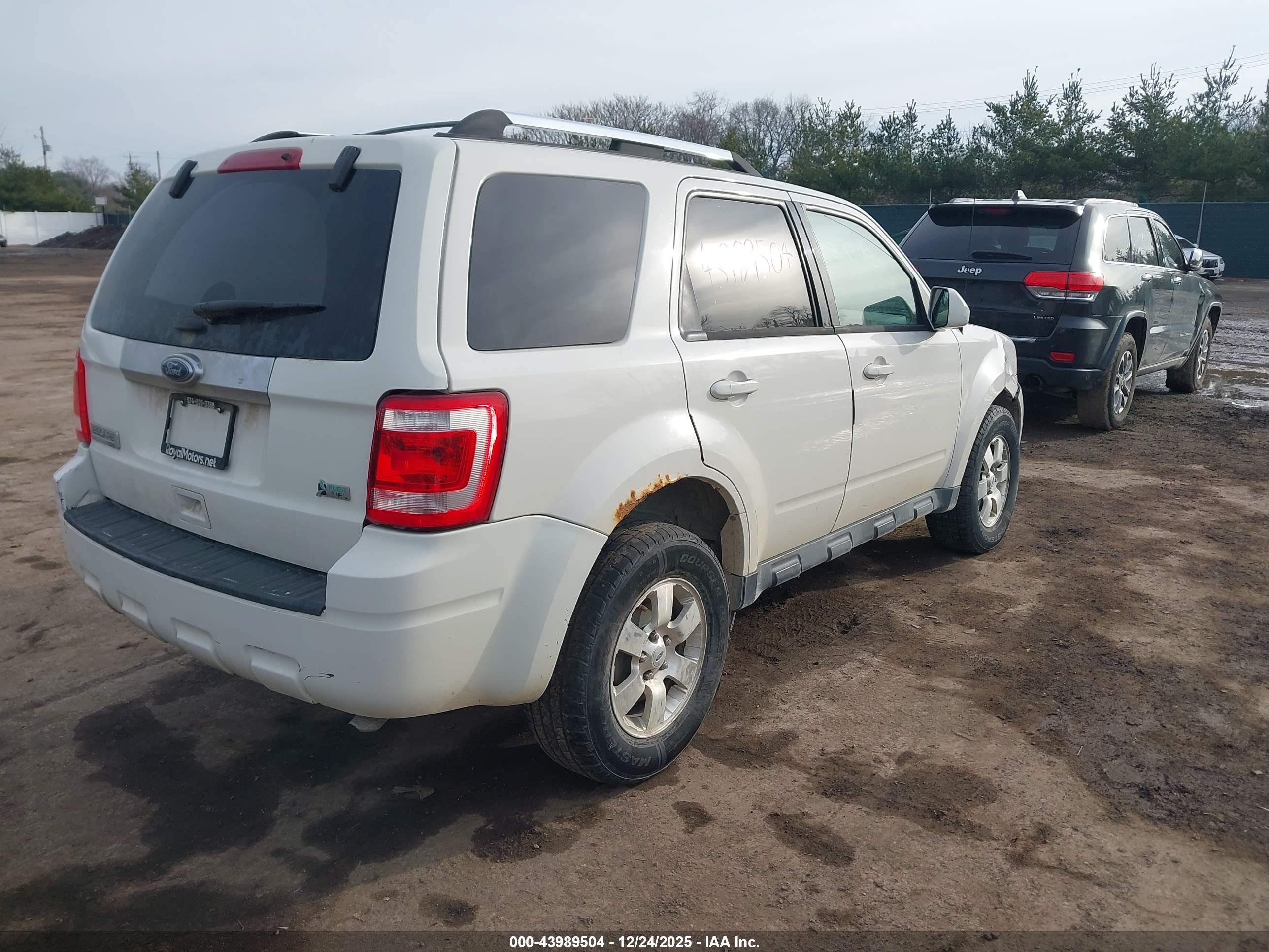 FORD ESCAPE image 4