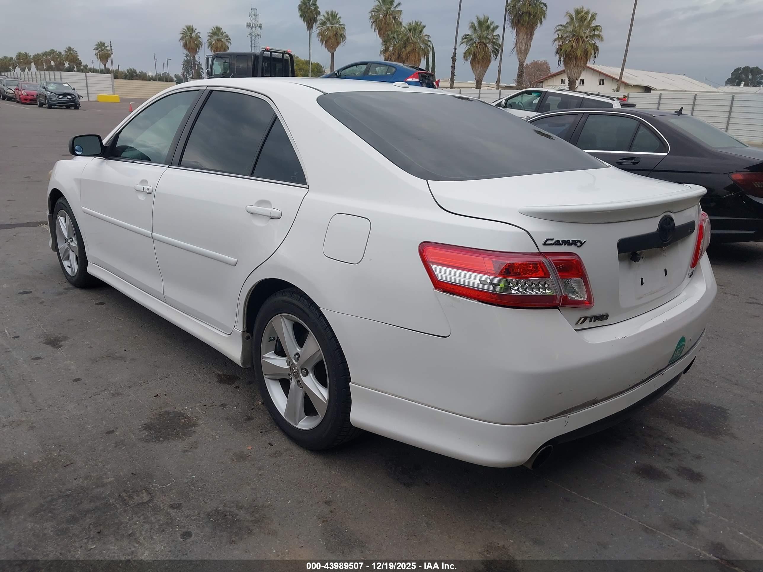 TOYOTA CAMRY image 3