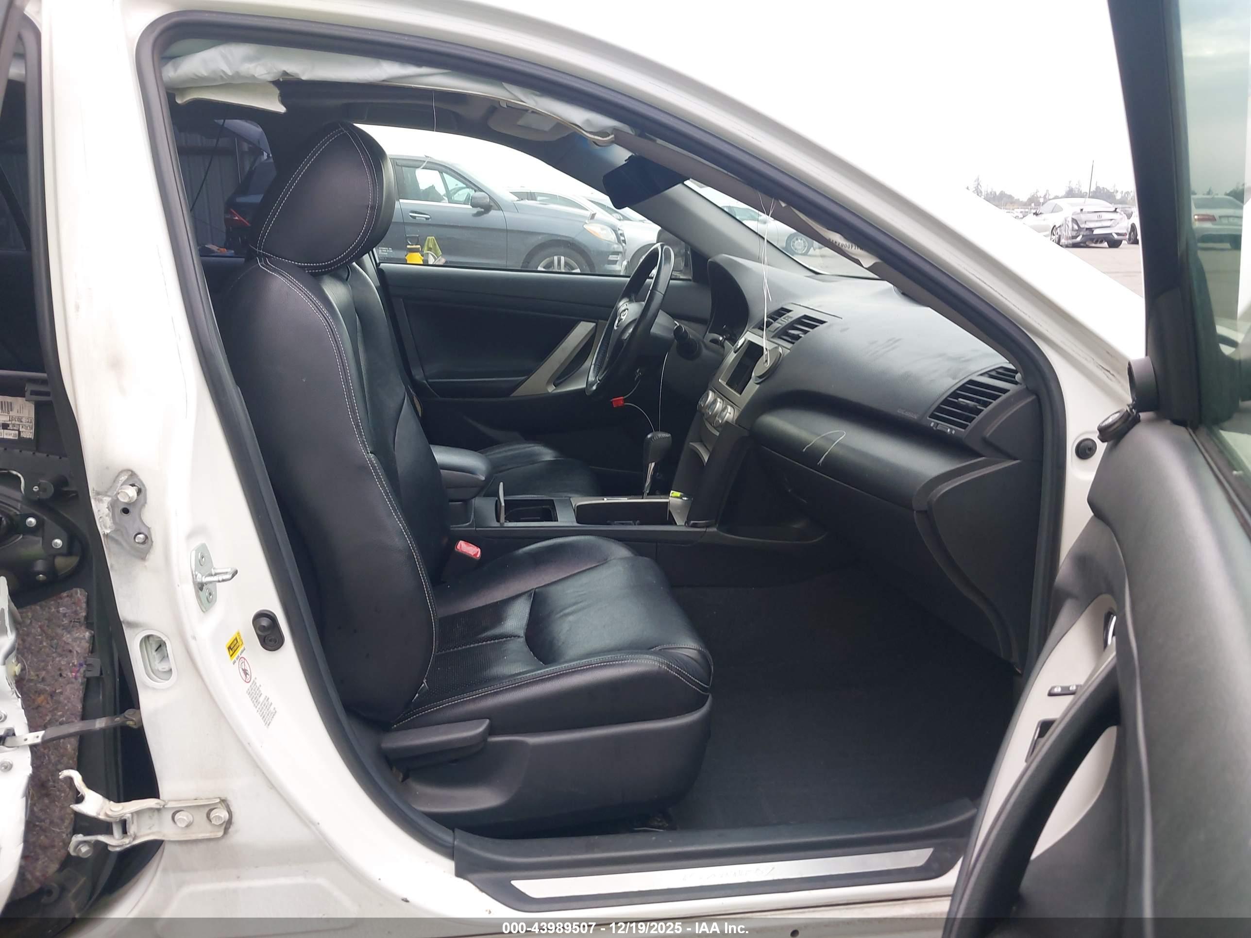 TOYOTA CAMRY image 5