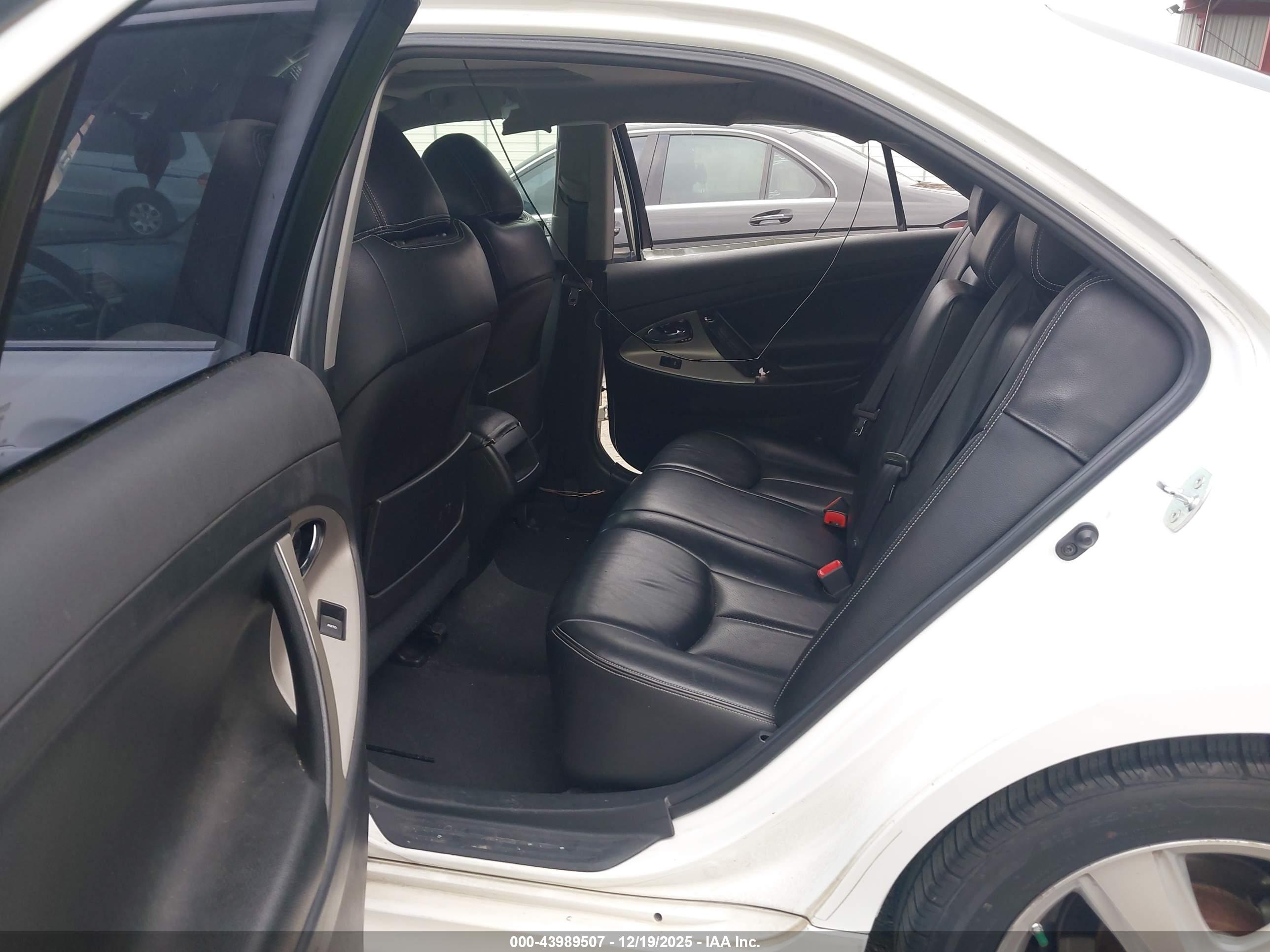 TOYOTA CAMRY image 8