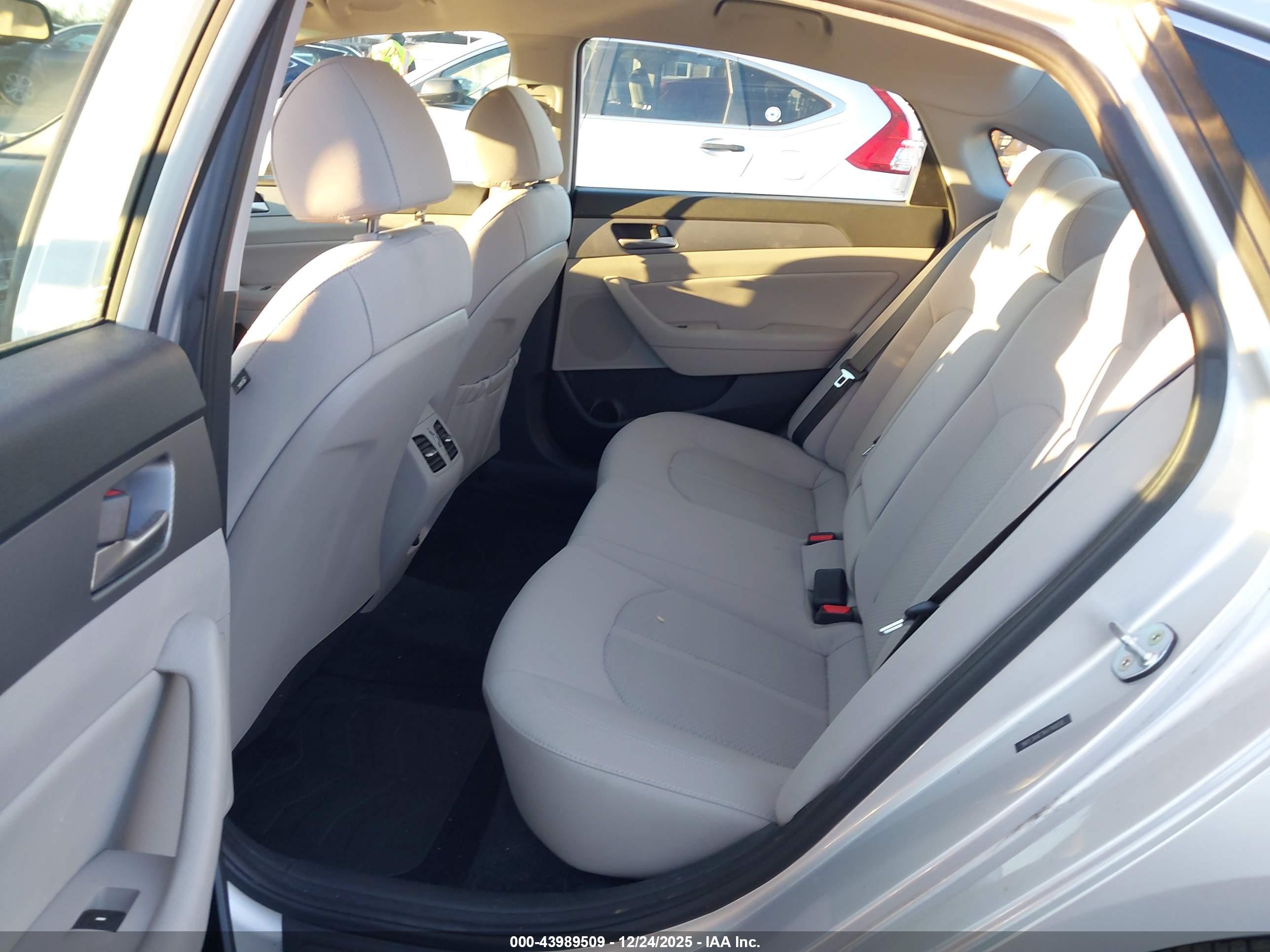 HYUNDAI SONATA image 8