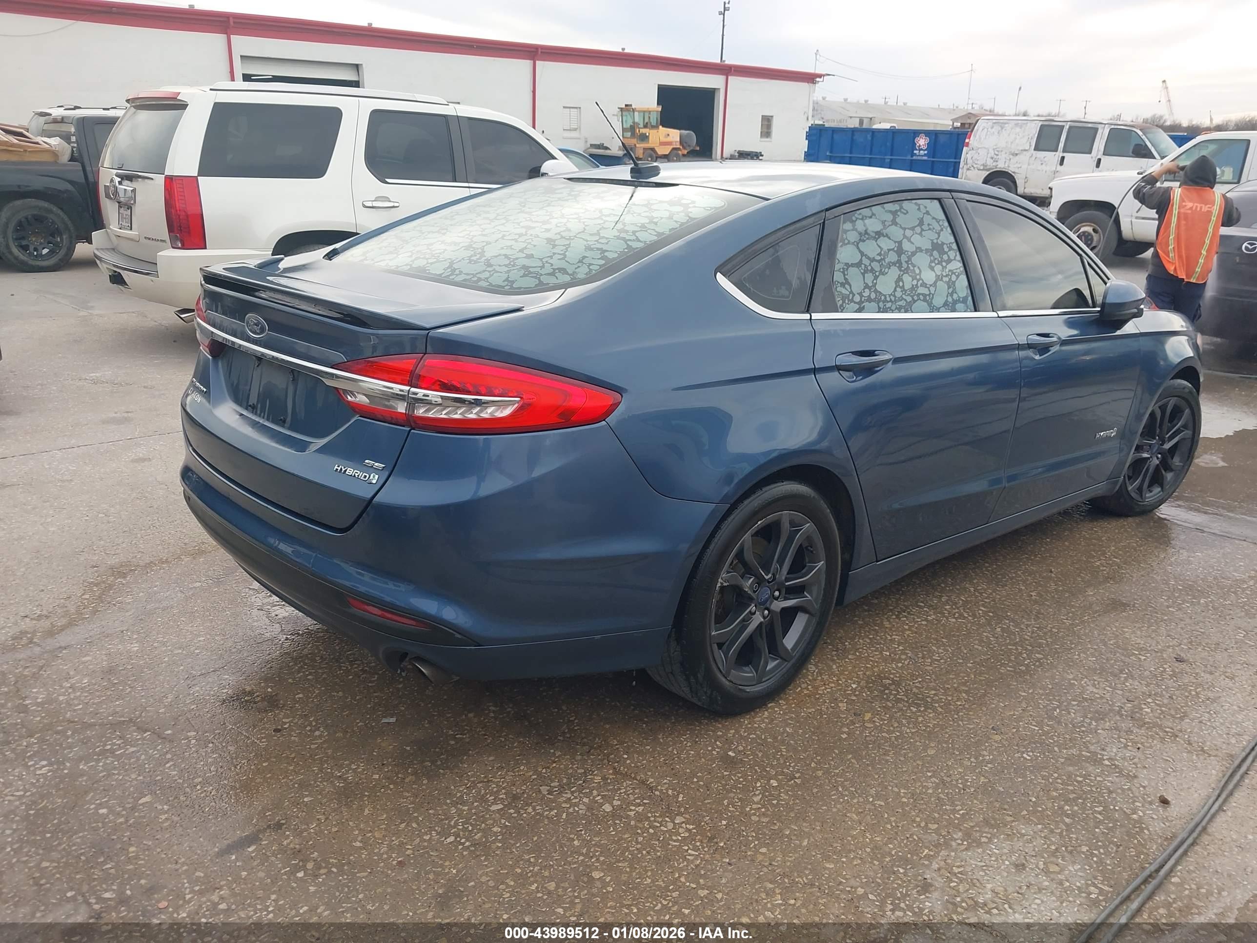 FORD FUSION image 4