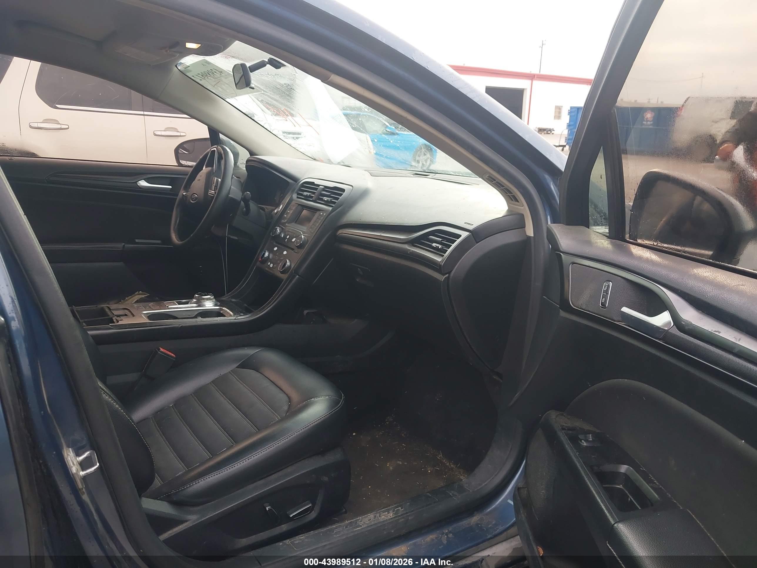 FORD FUSION image 5