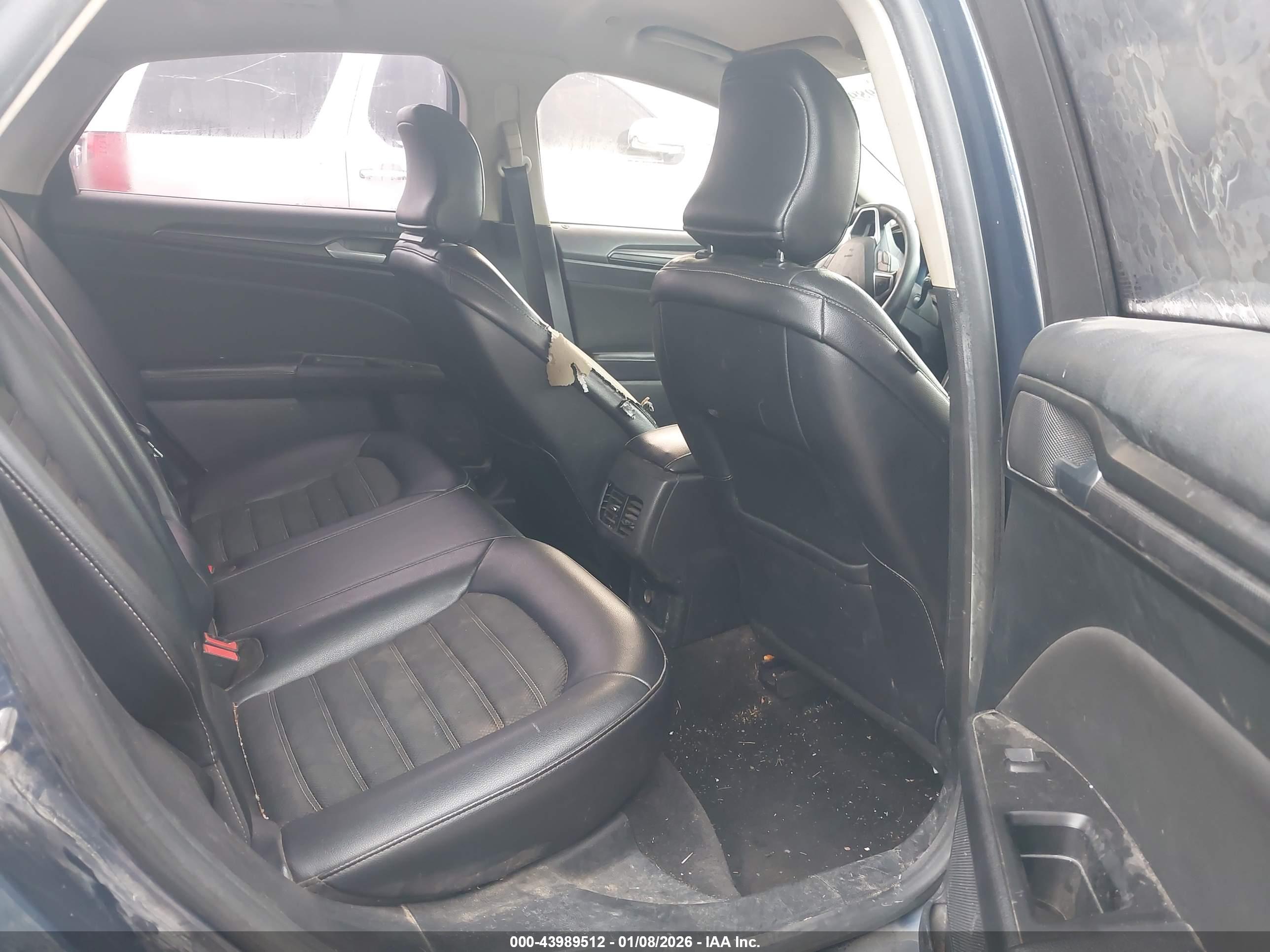 FORD FUSION image 8