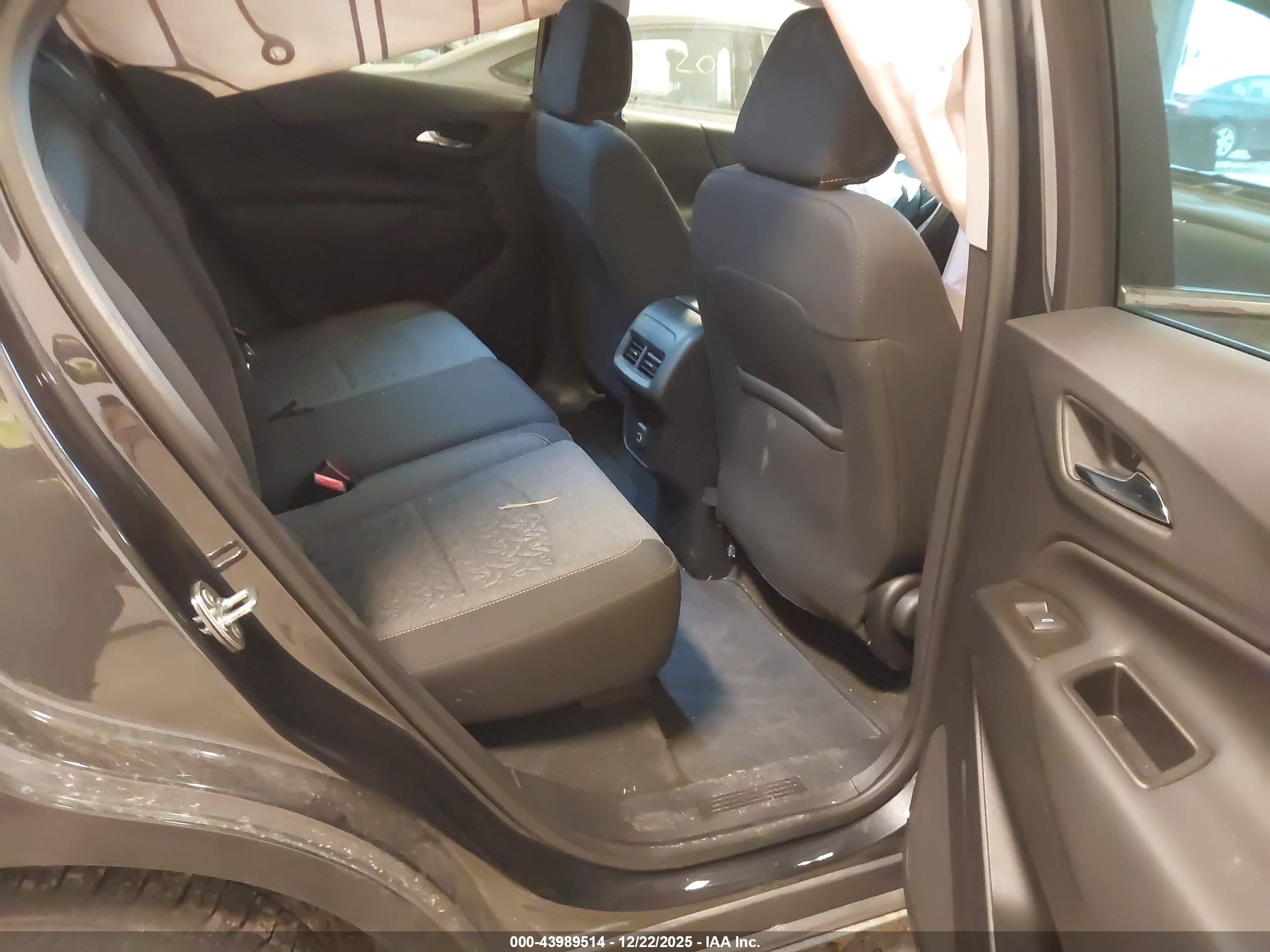 CHEVROLET EQUINOX image 8