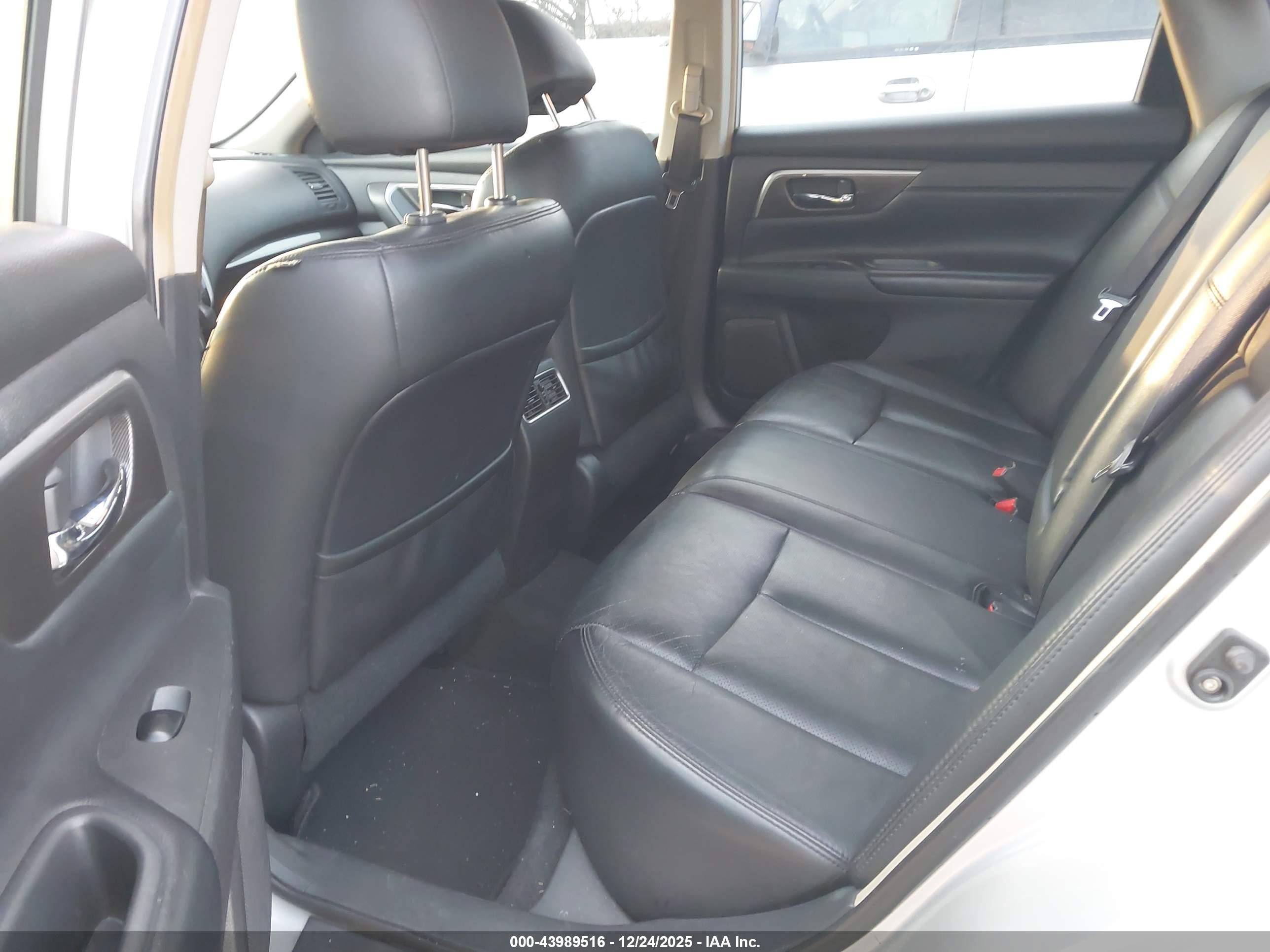 NISSAN ALTIMA image 8