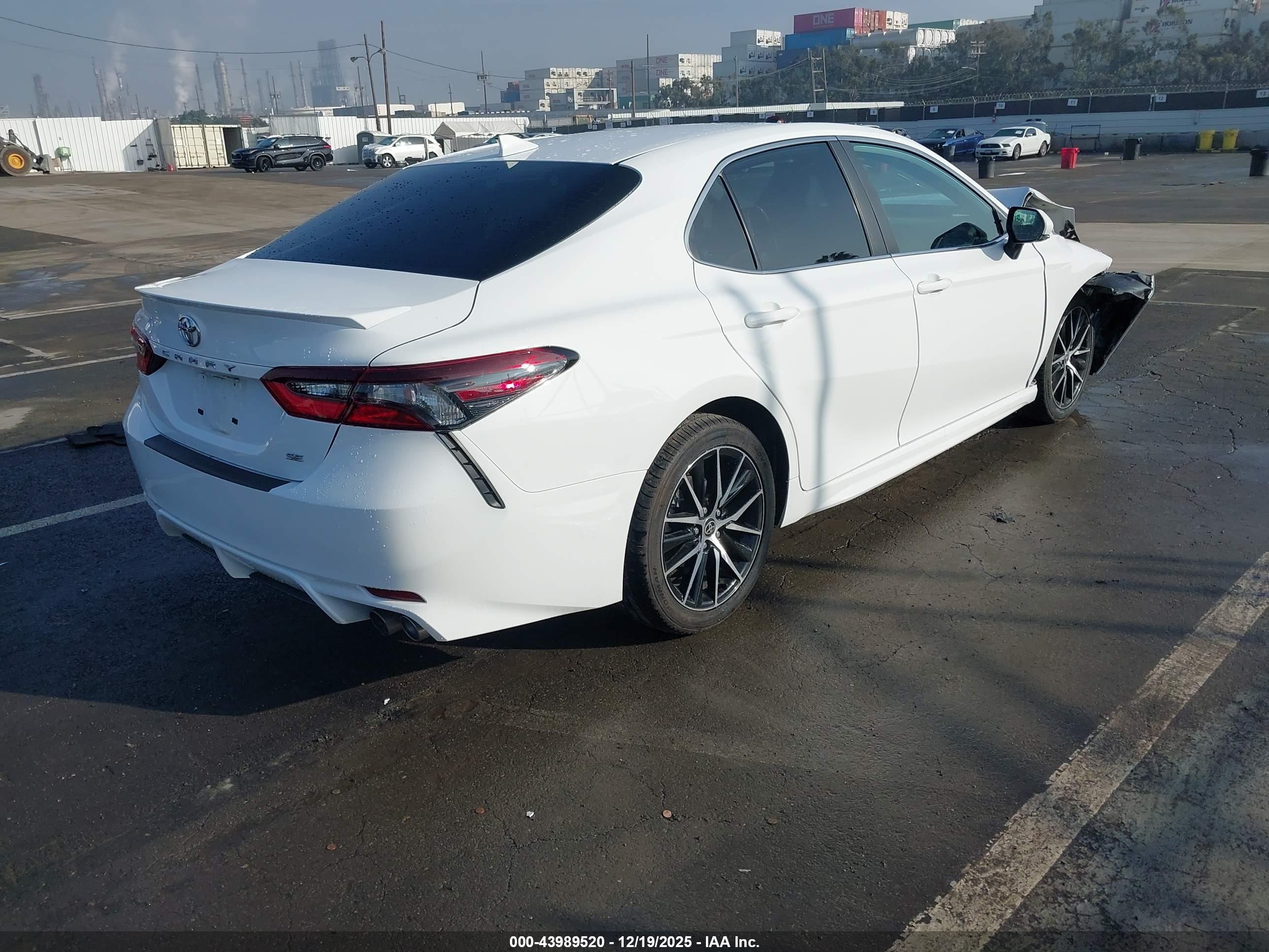 TOYOTA CAMRY image 4