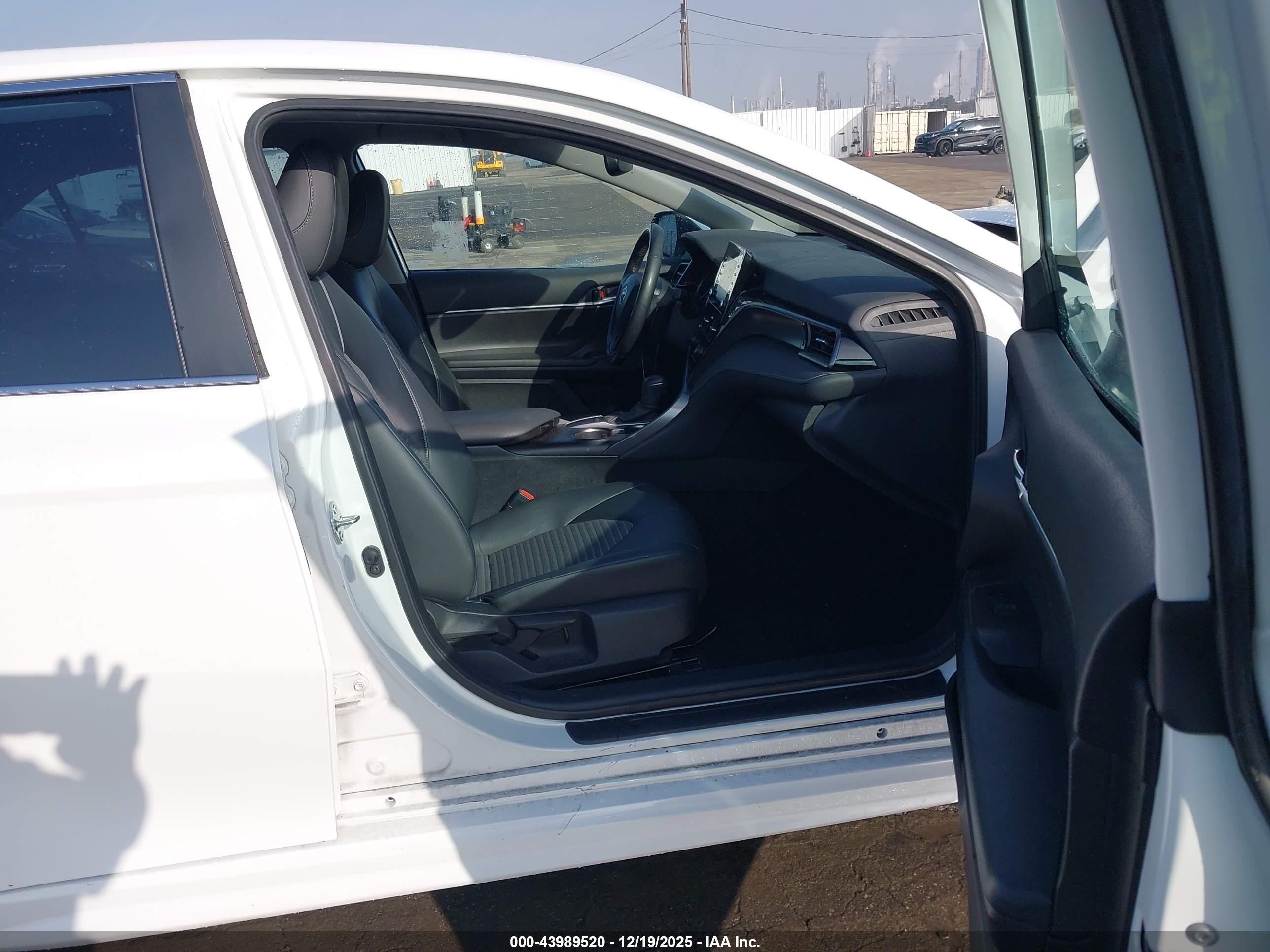 TOYOTA CAMRY image 5