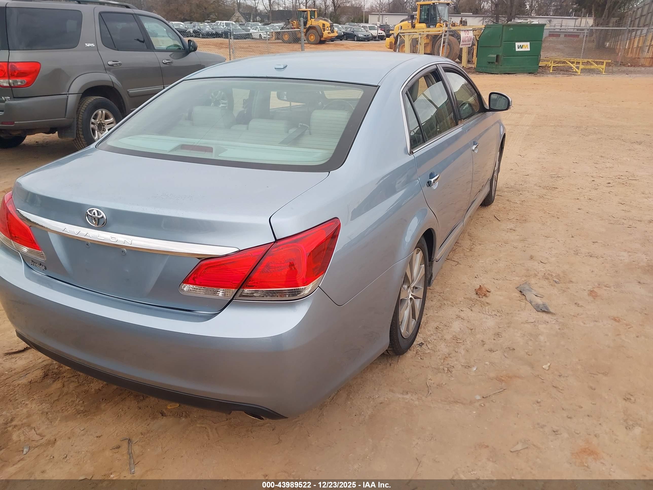 TOYOTA AVALON image 4
