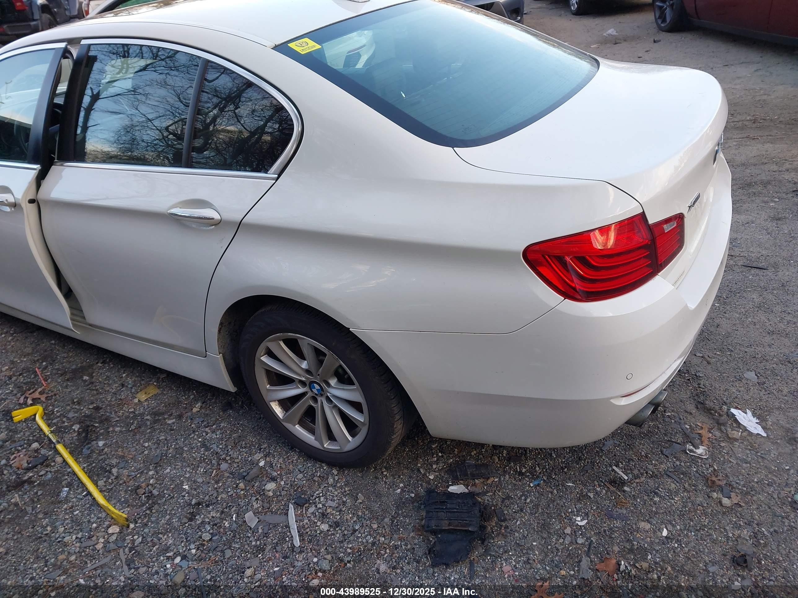 BMW 528I image 3