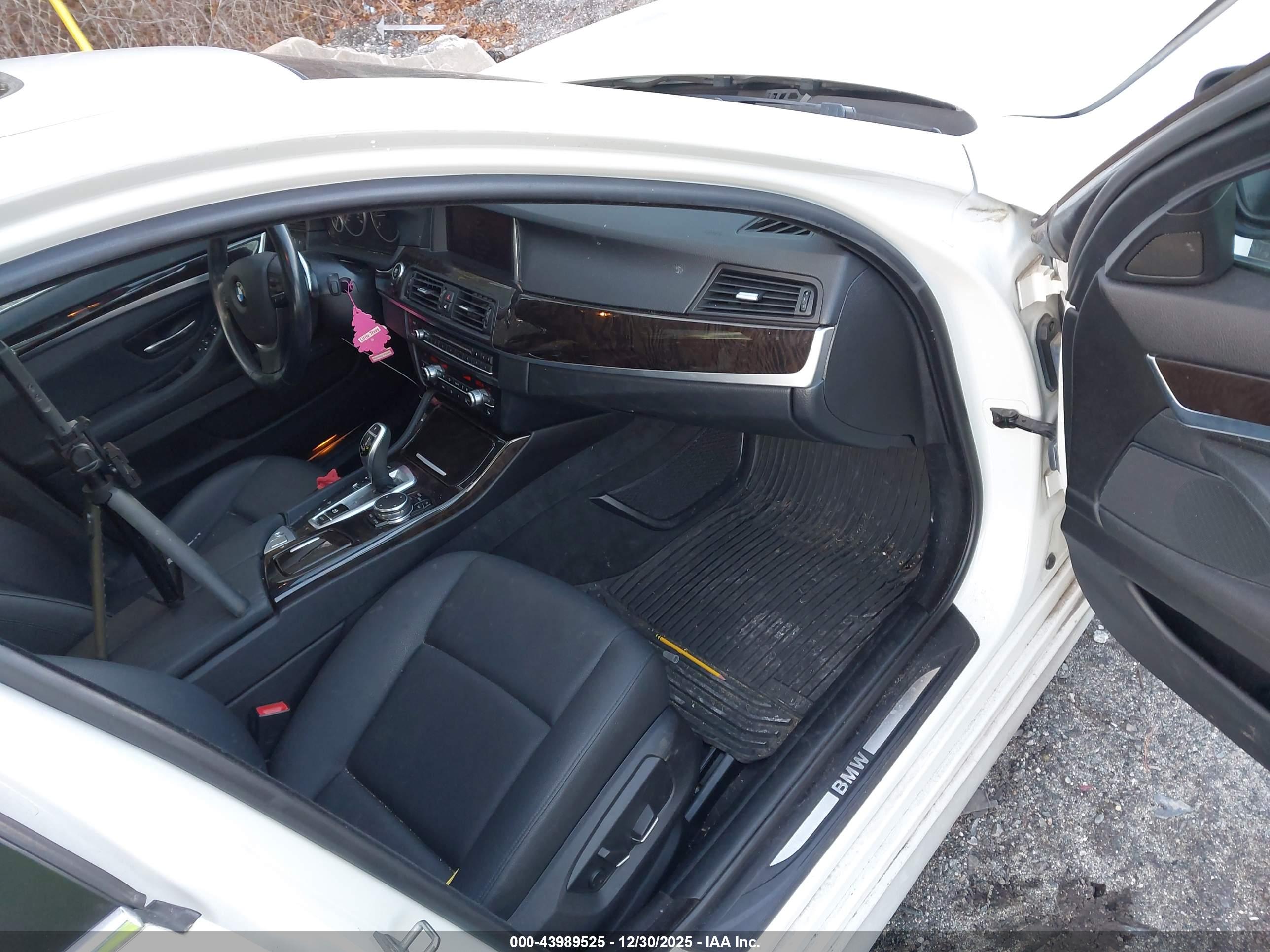BMW 528I image 5