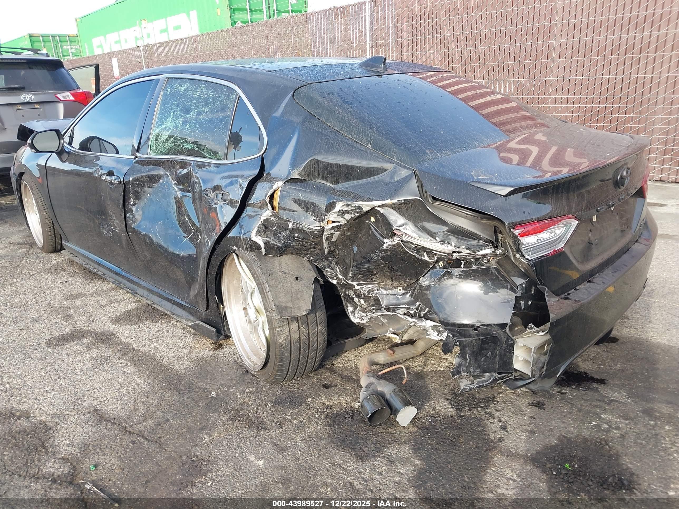 TOYOTA CAMRY image 3