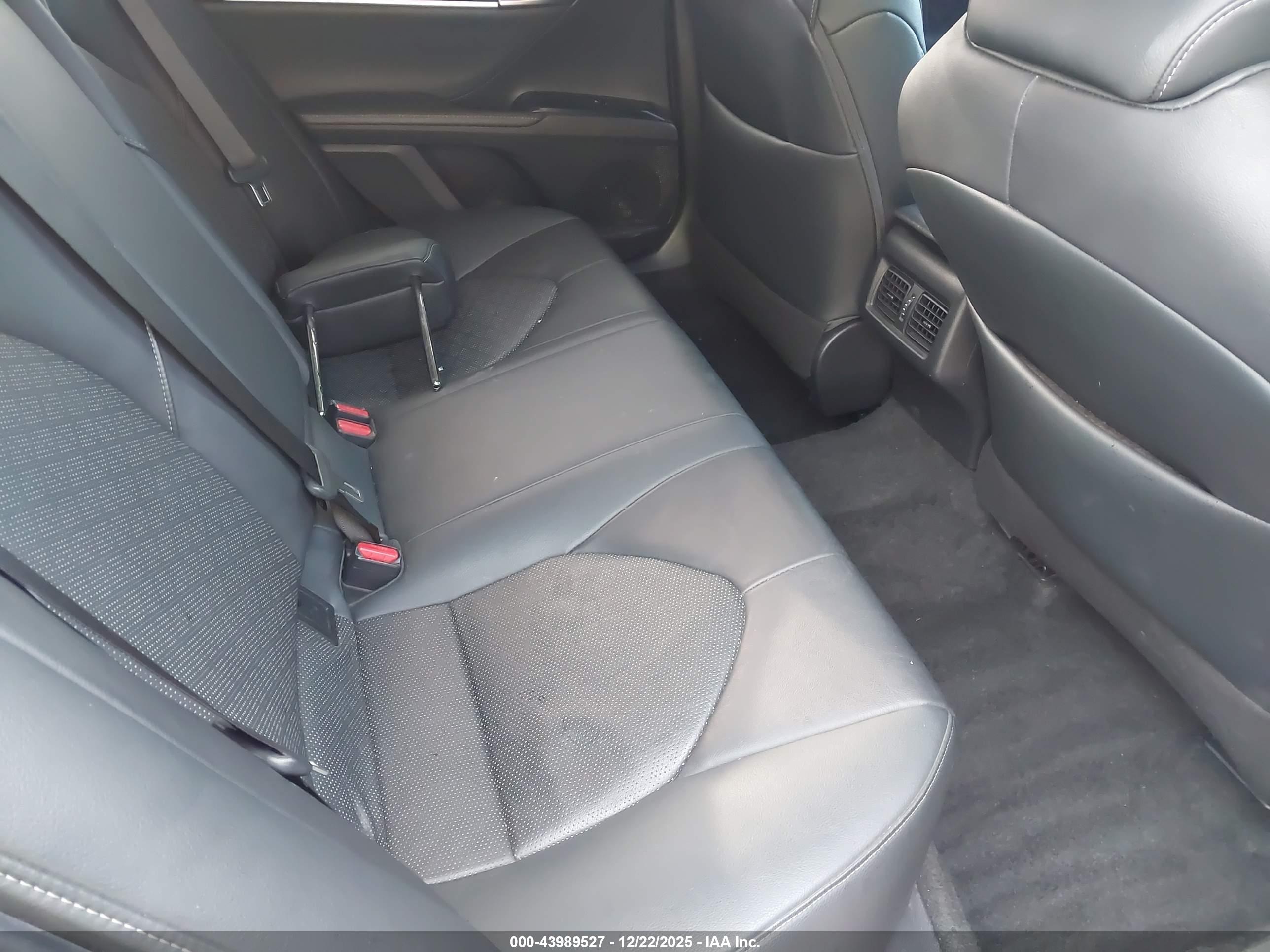 TOYOTA CAMRY image 8