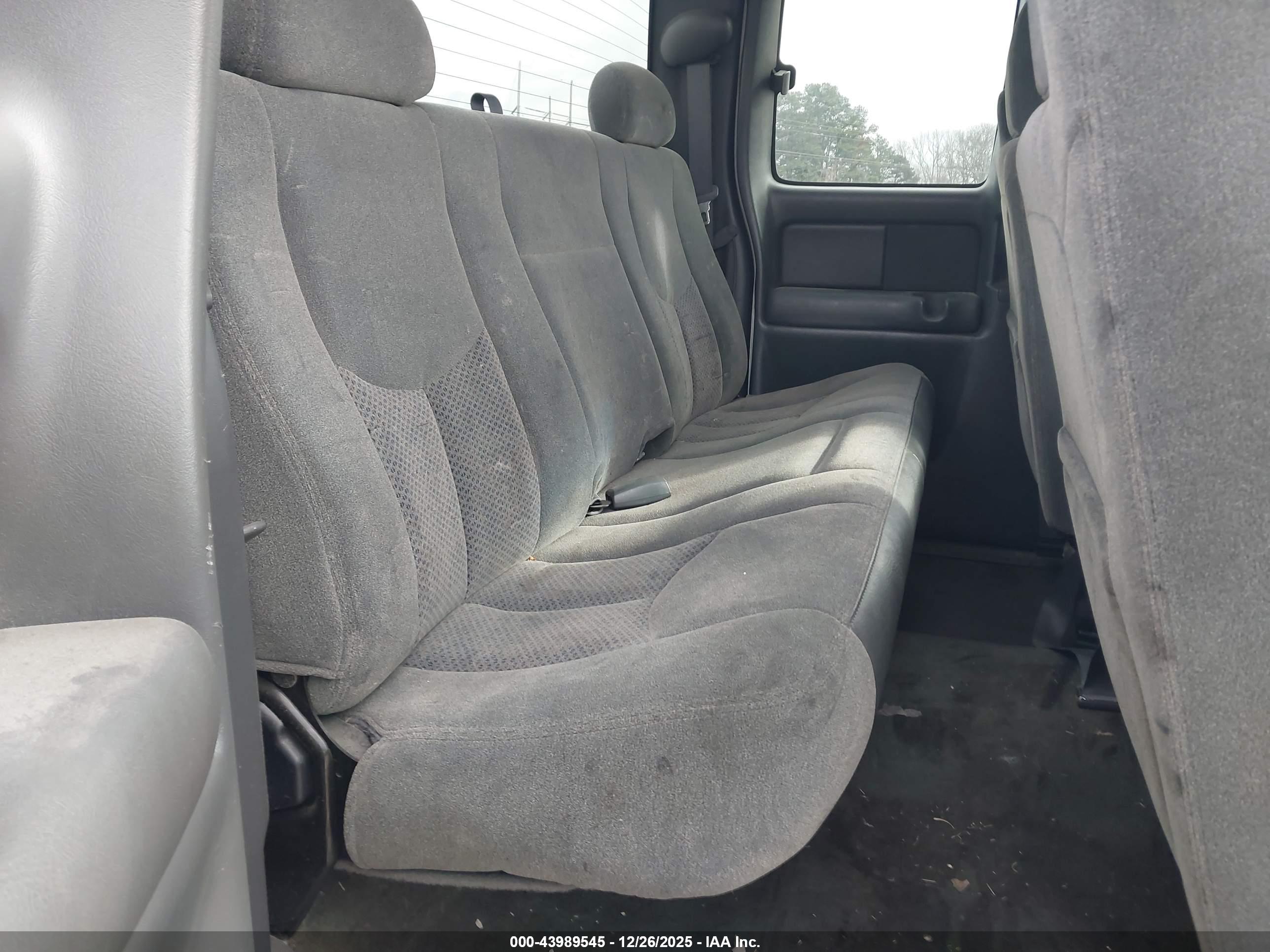 CHEVROLET SILVERADO image 8